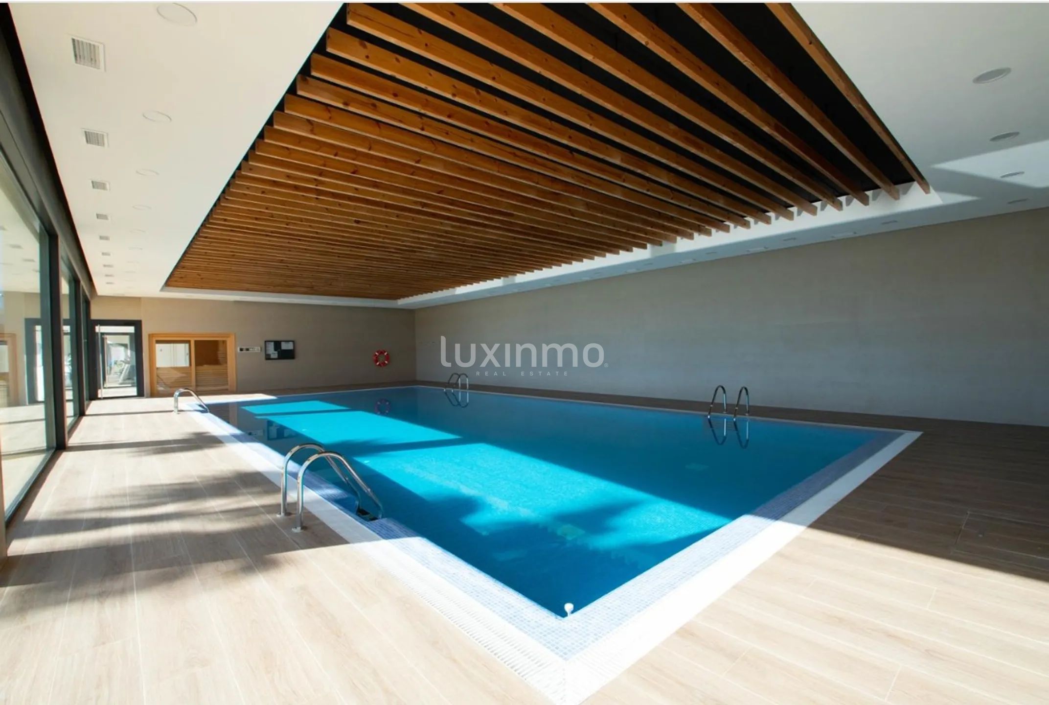 Oszałamiający nowoczesny penthouse z licencją turystyczną i widokiem na morze — photo 21