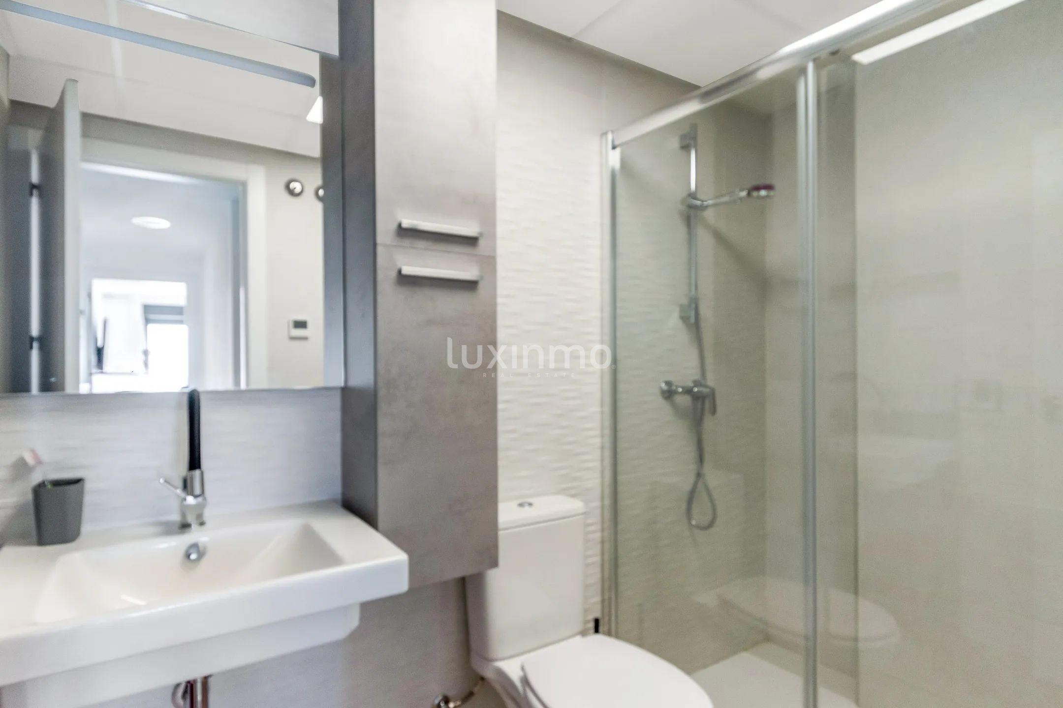 Oszałamiający nowoczesny penthouse z licencją turystyczną i widokiem na morze — photo 15