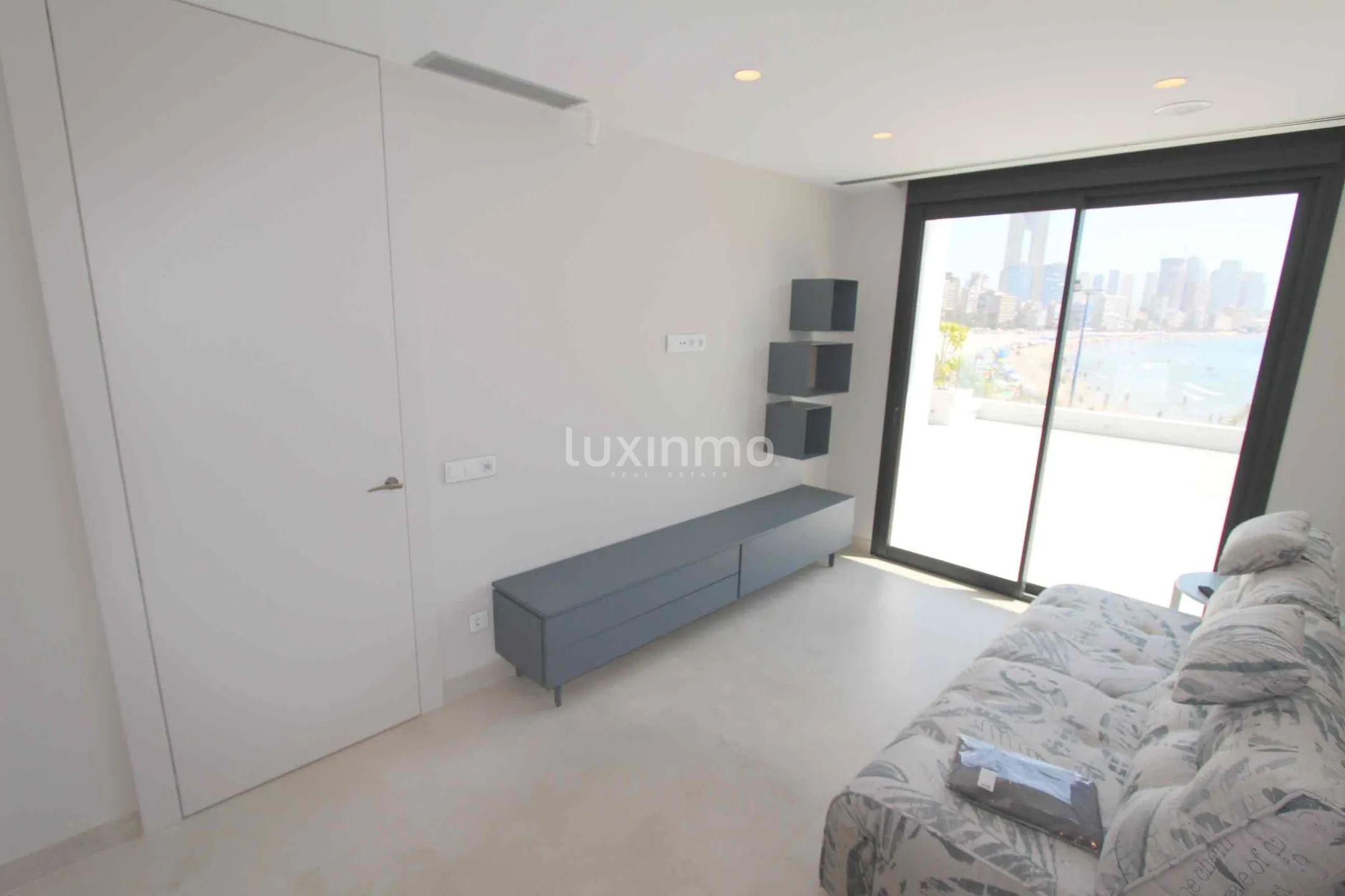 Espectacular ático dúplex en primera línea de playa en Benidorm — photo 9