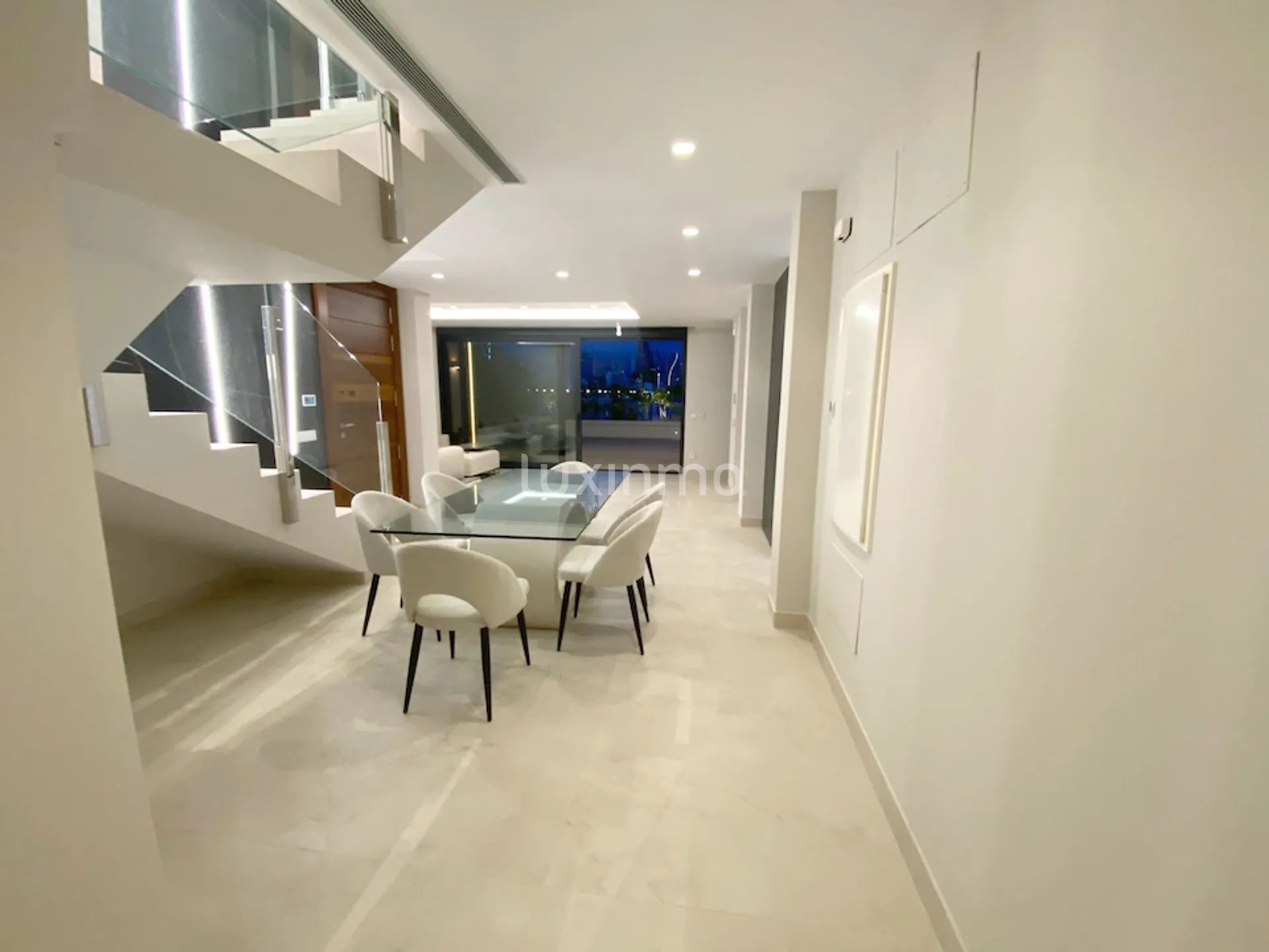 Espectacular ático dúplex en primera línea de playa en Benidorm — photo 22