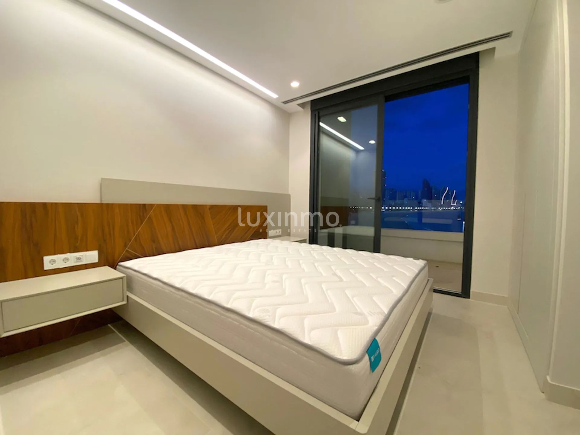 Espectacular ático dúplex en primera línea de playa en Benidorm — photo 24