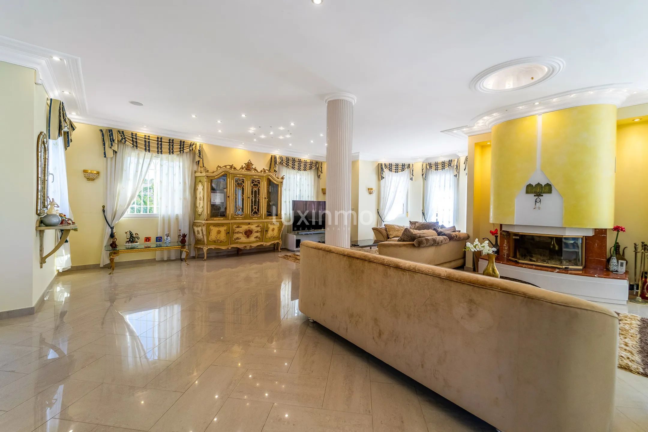 House with lots of privacy in colonial style in Campello — photo 8