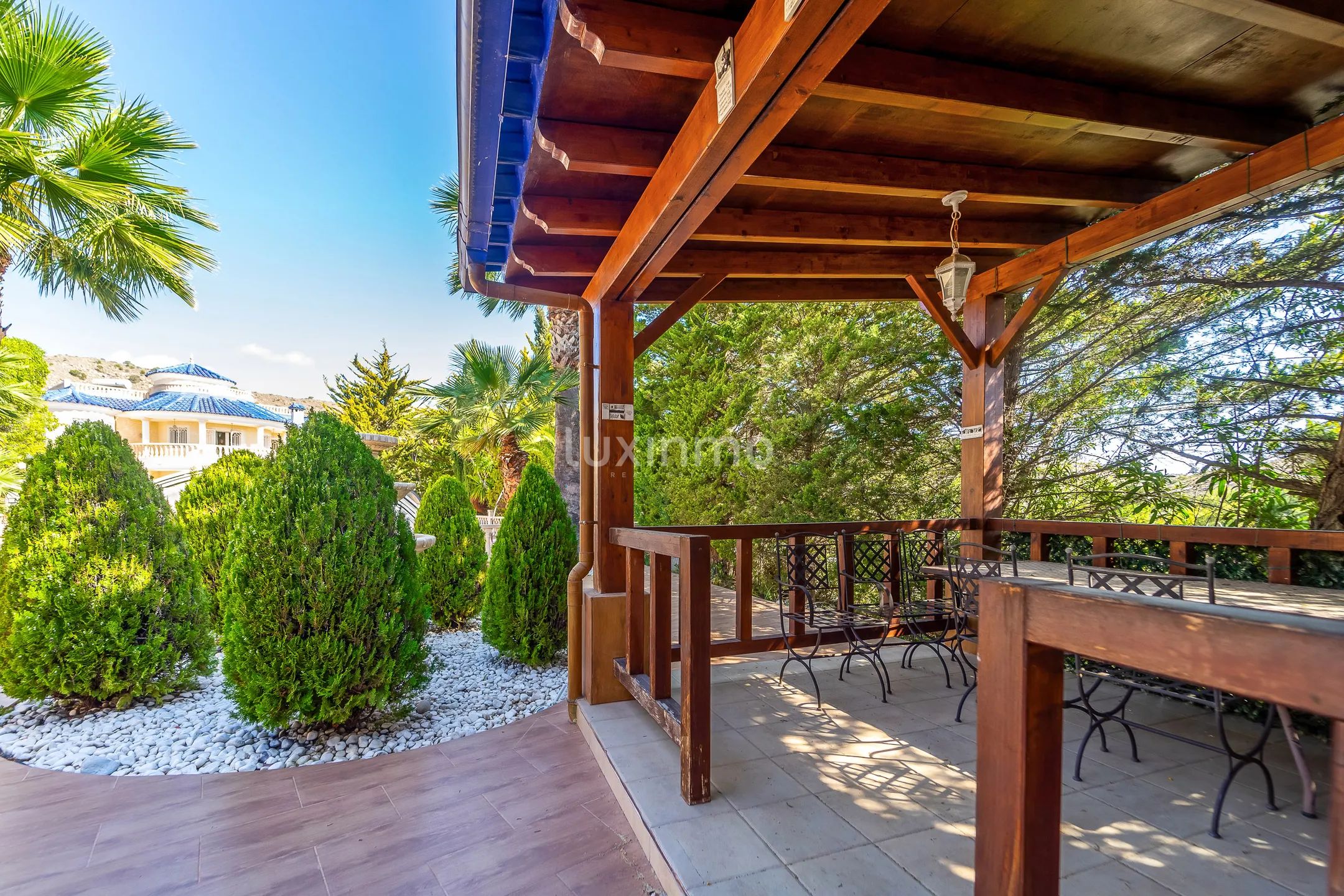 House with lots of privacy in colonial style in Campello — photo 35