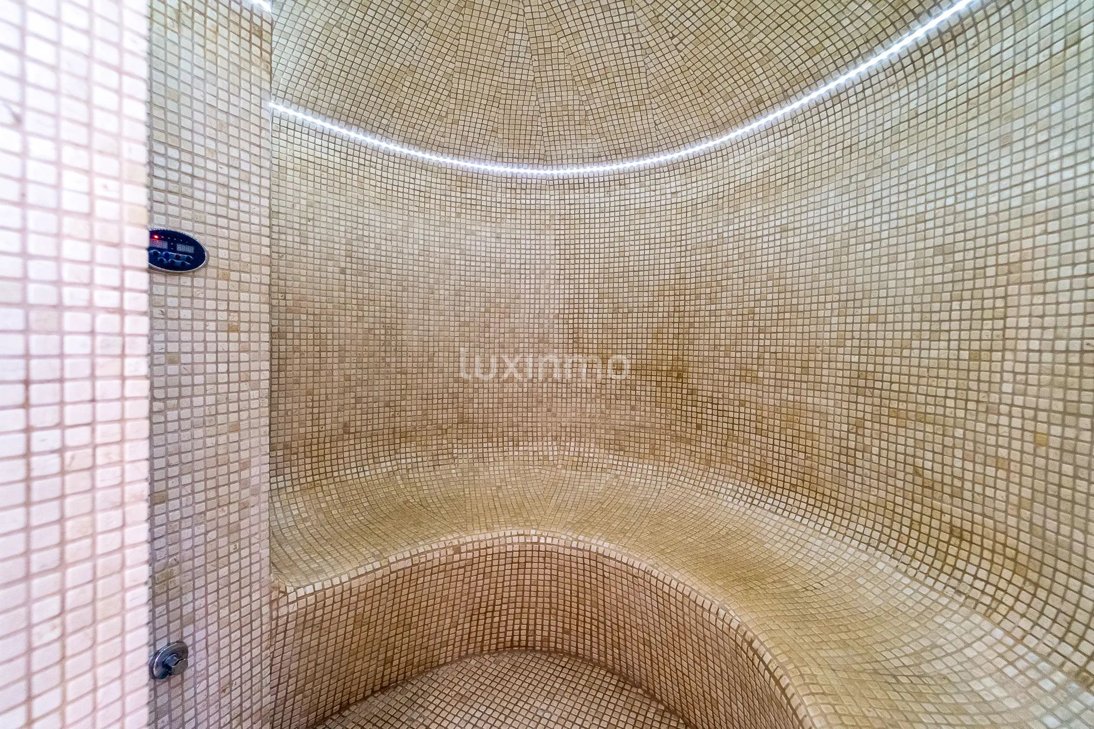 House with lots of privacy in colonial style in Campello — photo 27