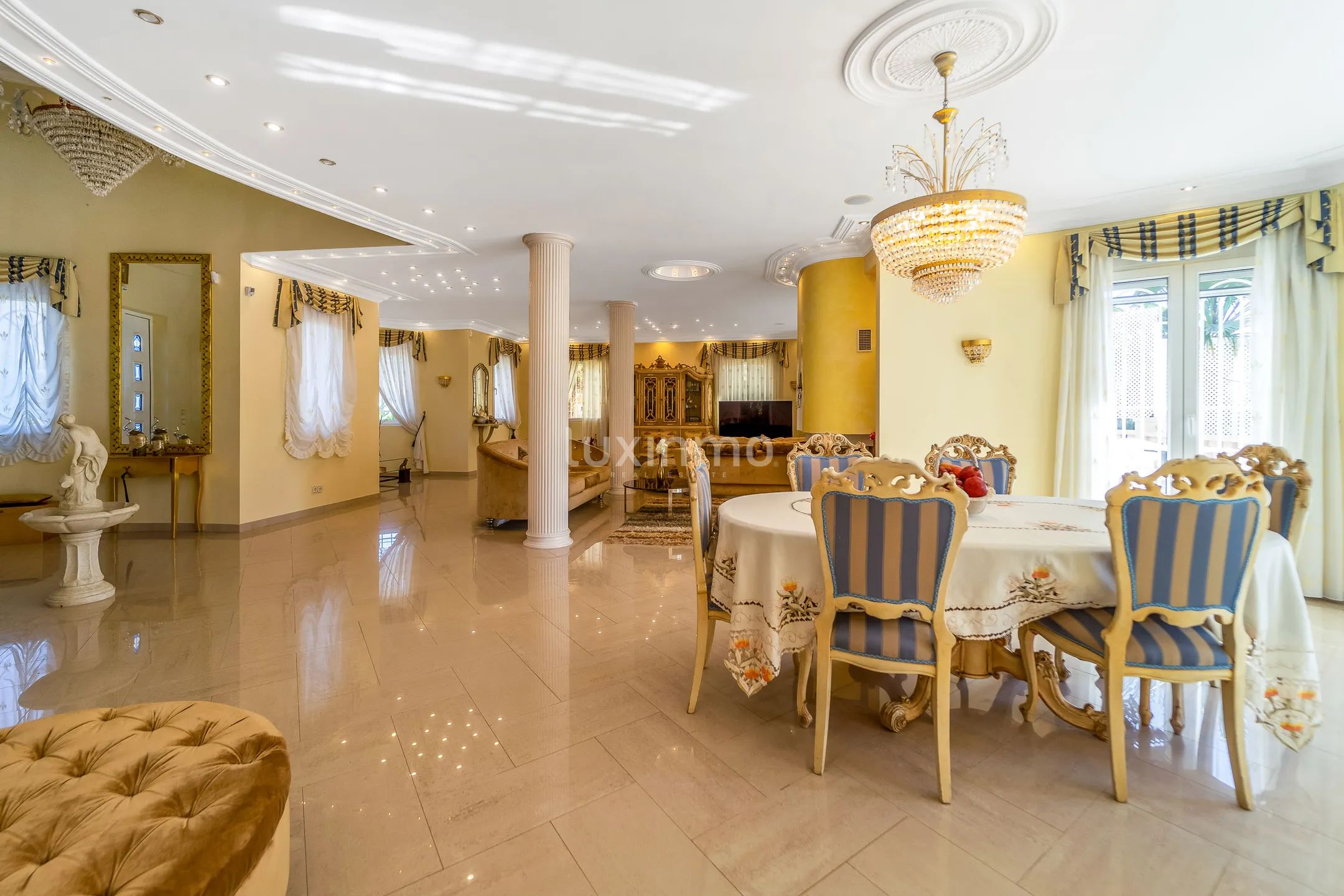 House with lots of privacy in colonial style in Campello — photo 11