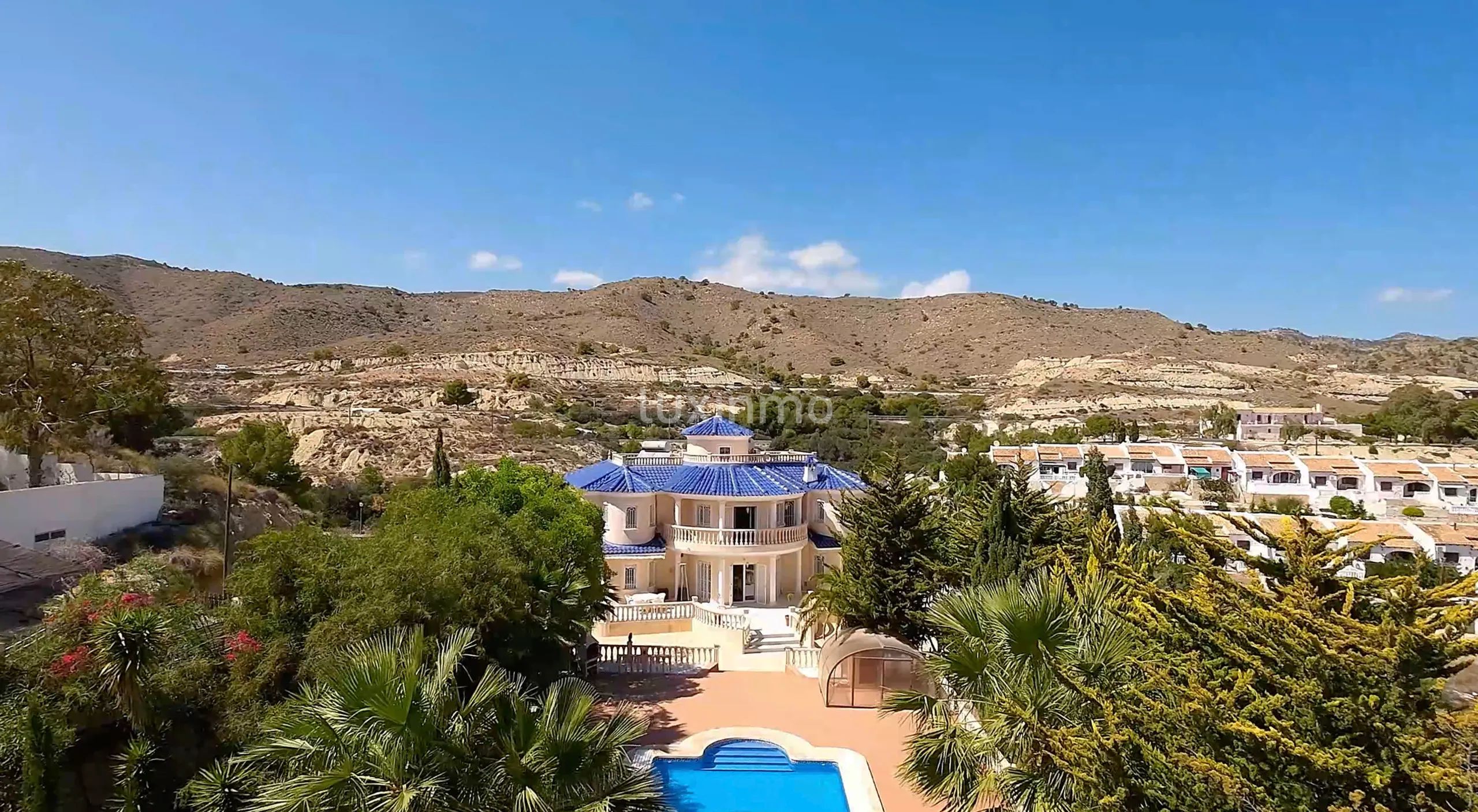 House with lots of privacy in colonial style in Campello — photo 3