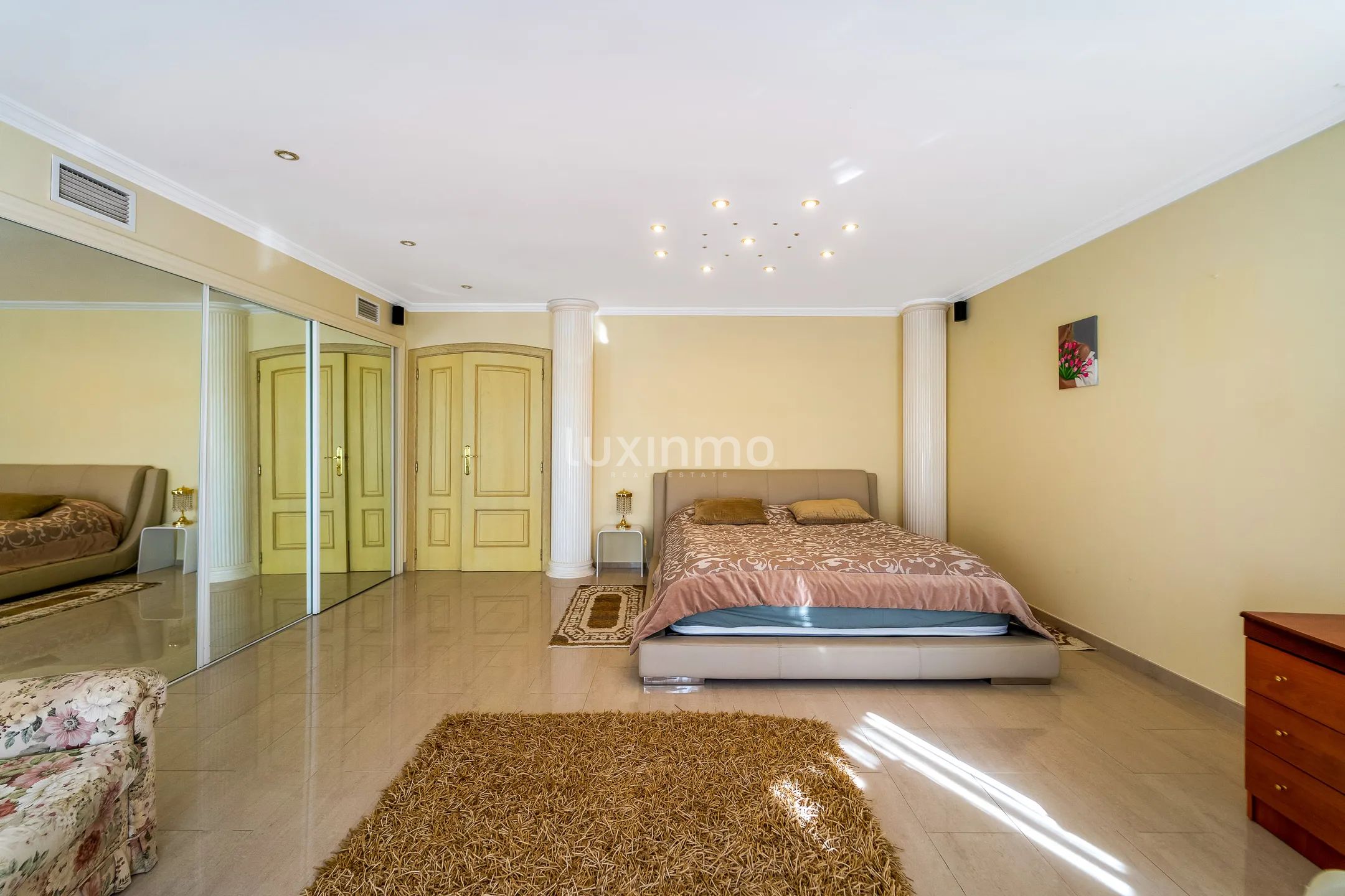 House with lots of privacy in colonial style in Campello — photo 20