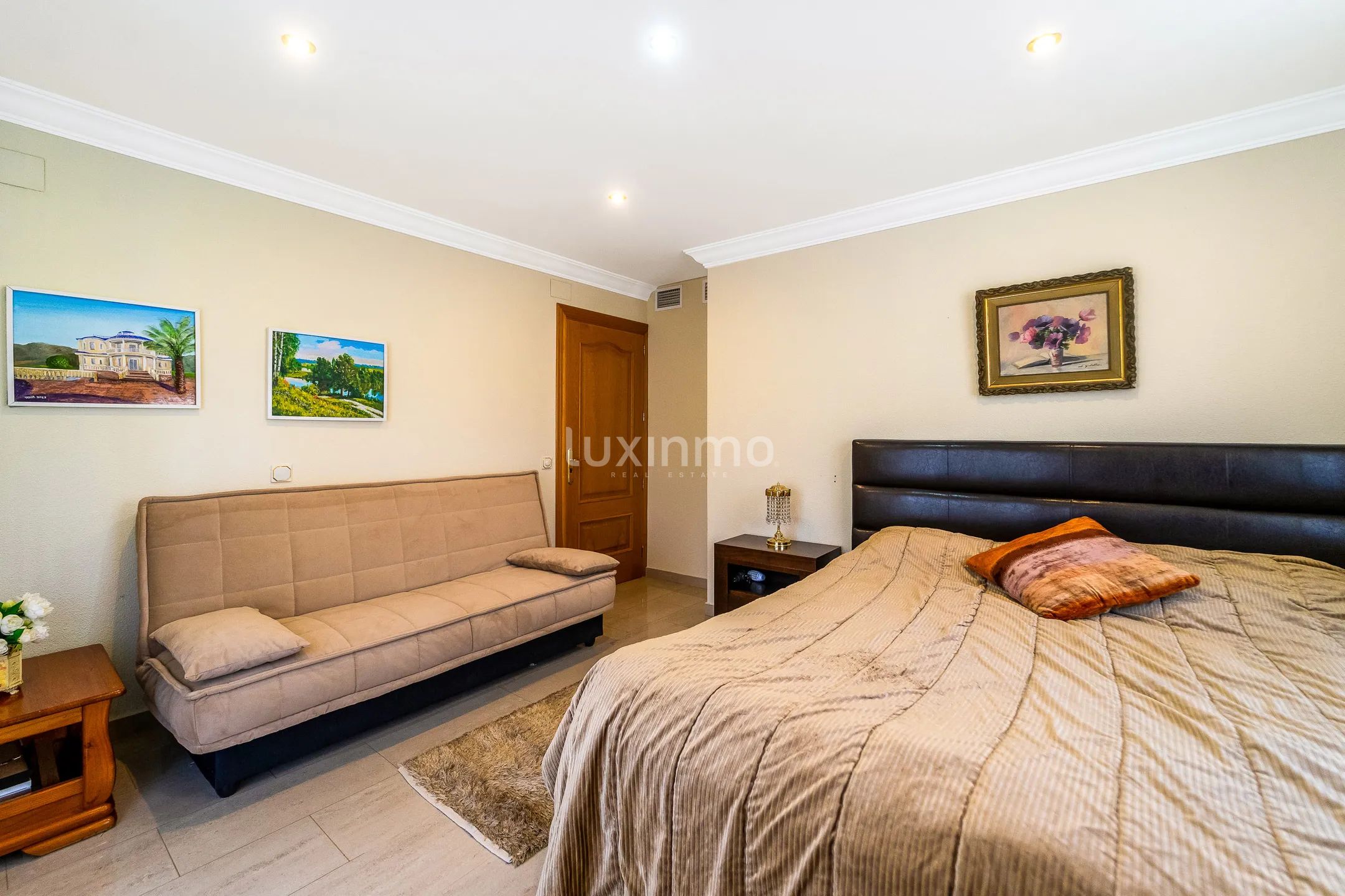 House with lots of privacy in colonial style in Campello — photo 17