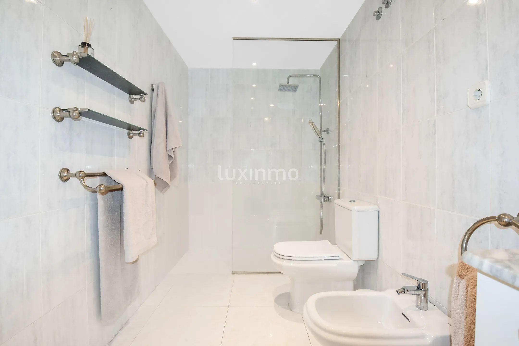 Stunning 4-Bedroom Mediterranean Flat with Sea Views in Marina Botafoc, Ibiza — photo 23