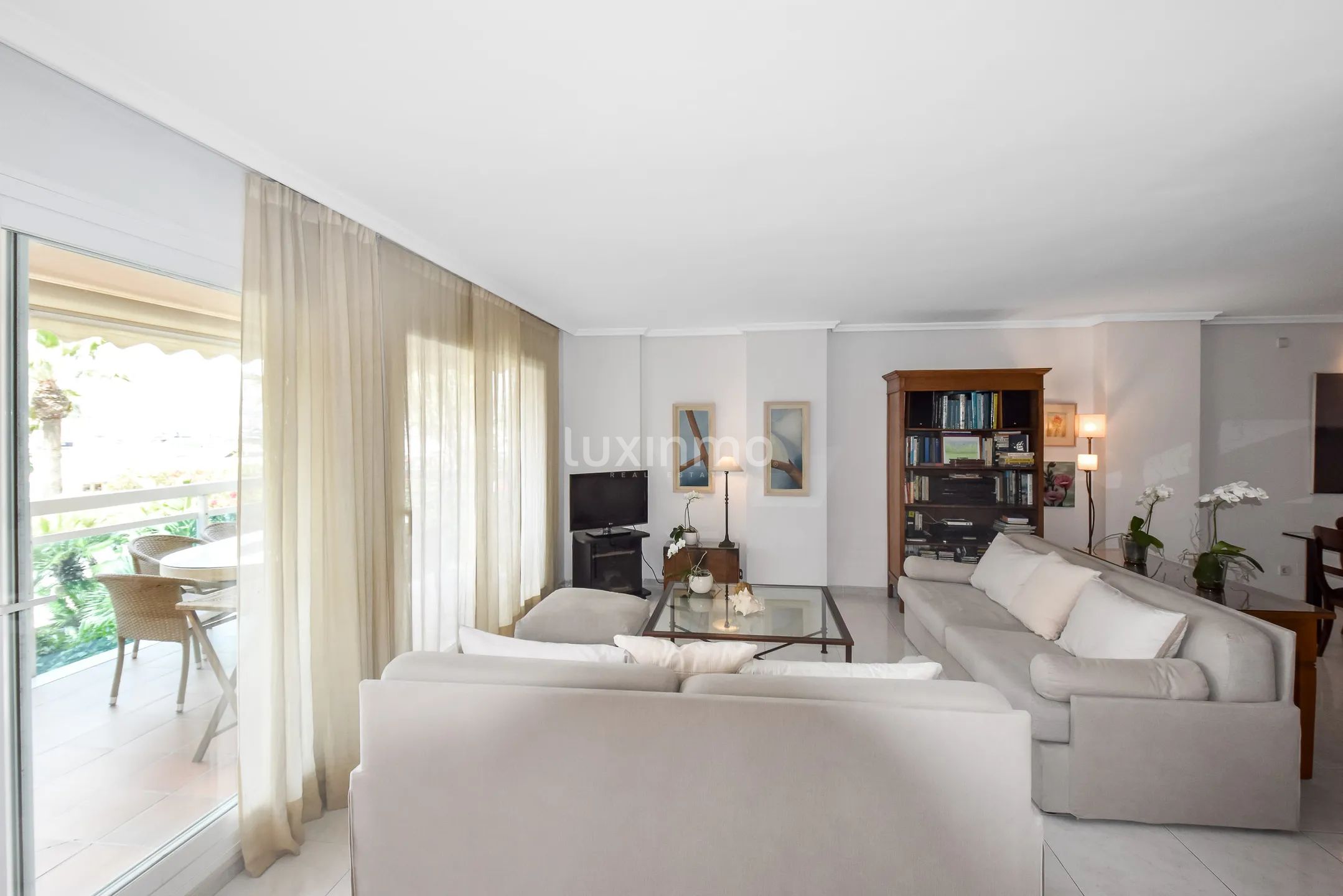 Stunning 4-Bedroom Mediterranean Flat with Sea Views in Marina Botafoc, Ibiza — photo 10