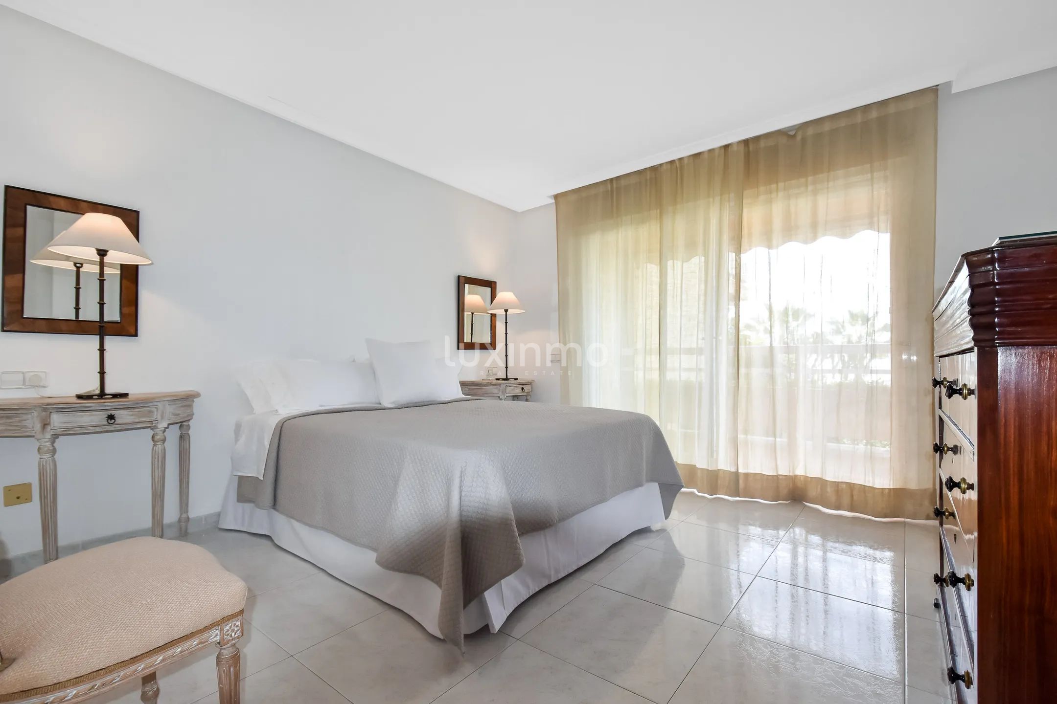 Stunning 4-Bedroom Mediterranean Flat with Sea Views in Marina Botafoc, Ibiza — photo 17