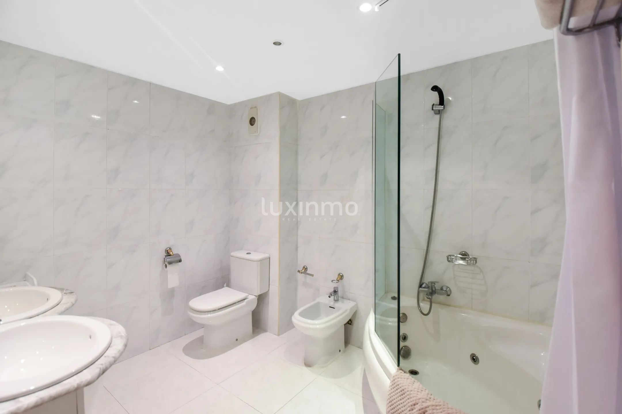 Stunning 4-Bedroom Mediterranean Flat with Sea Views in Marina Botafoc, Ibiza — photo 20