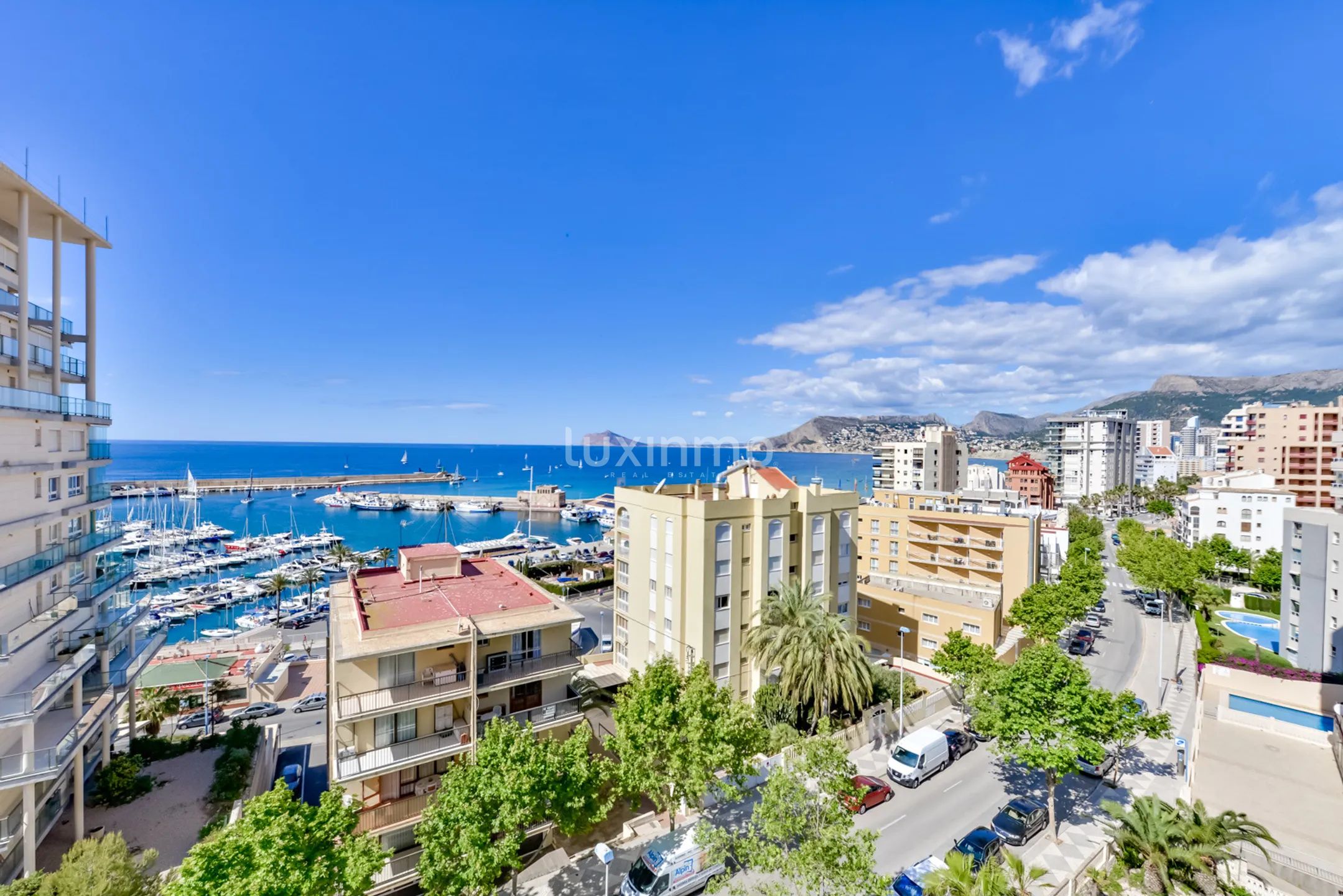 Stunning 3-bedroom apartment with sea views in Calpe — photo 44