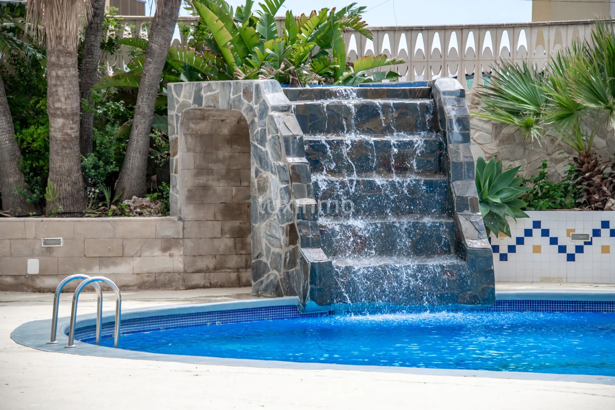 Stunning 3-bedroom apartment with sea views in Calpe — photo 50