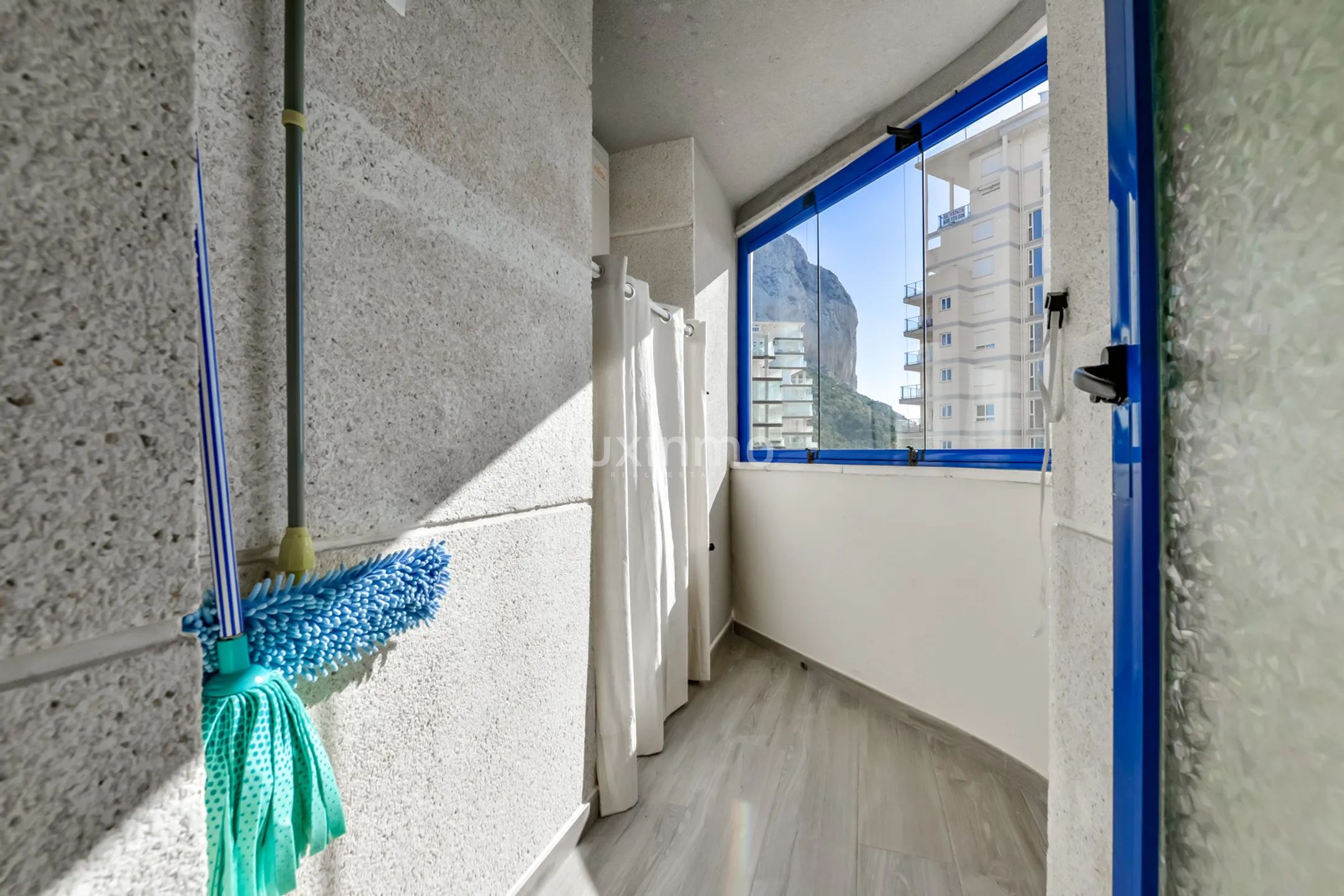 Encantador apartamento de 3 dormitorios con vistas al mar en Calpe — photo 22