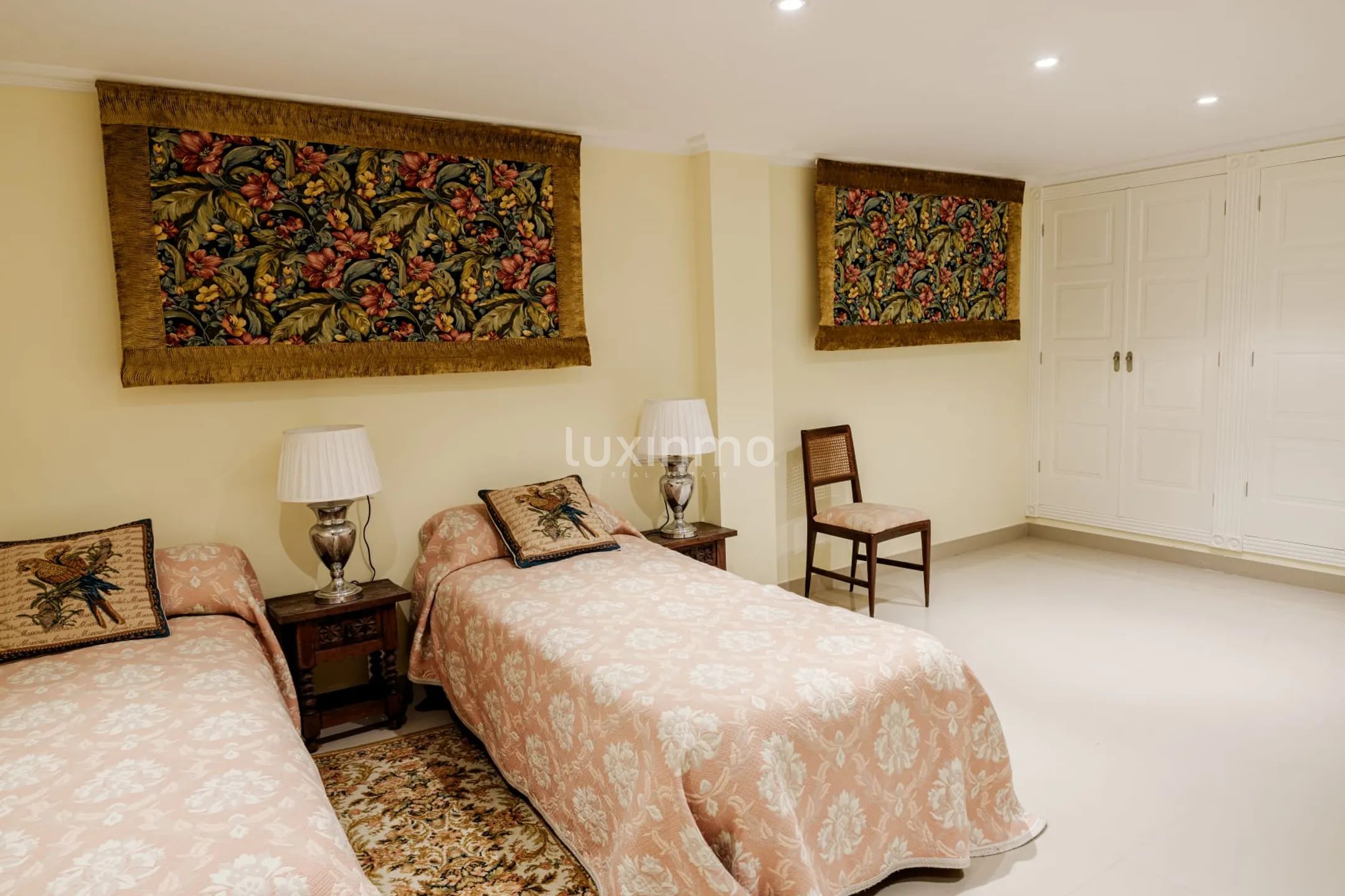 Stunning 8-Bedroom Mediterranean Townhouse in Cabo de las Huertas, Alicante — photo 15