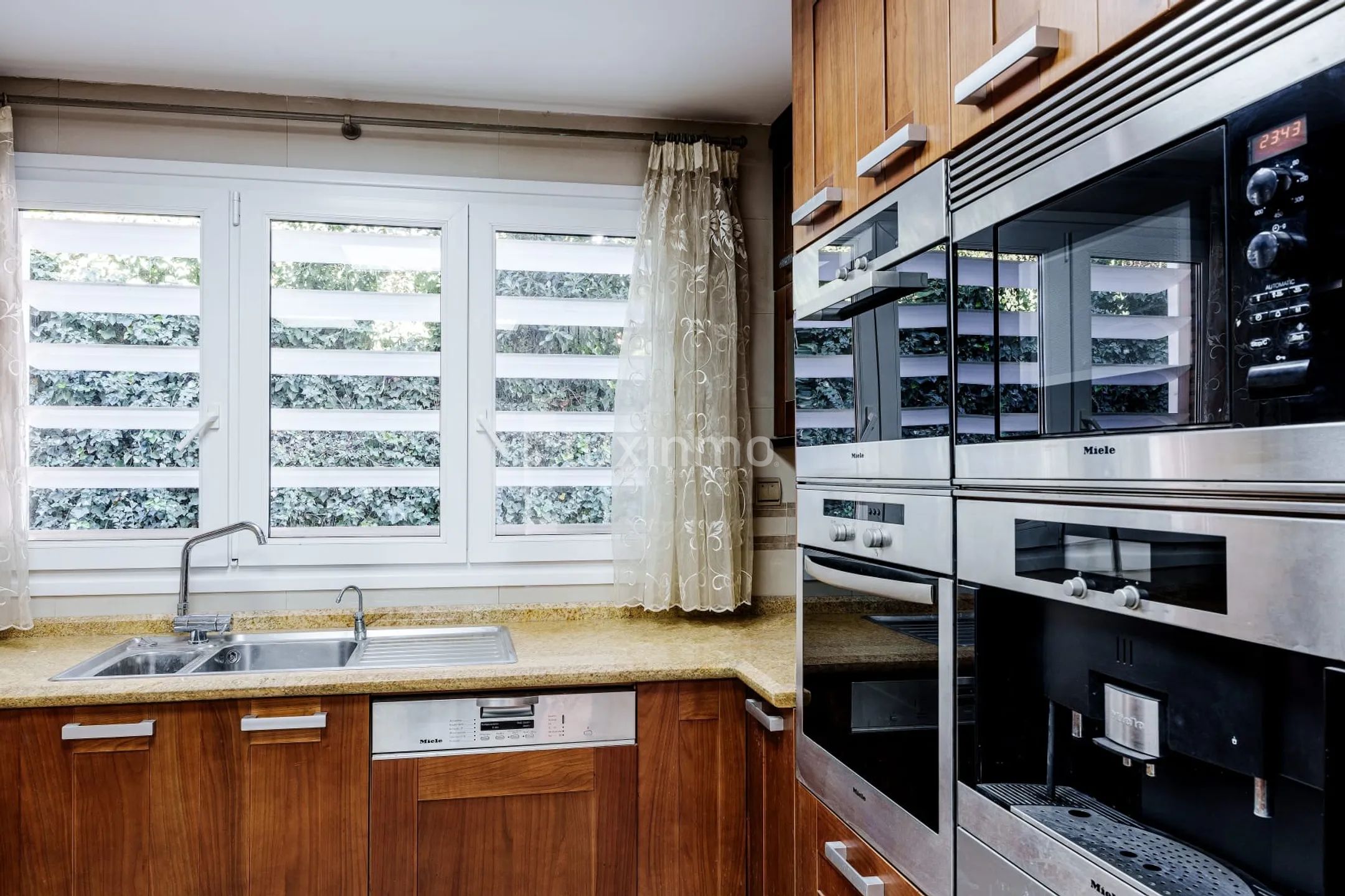 Stunning 8-Bedroom Mediterranean Townhouse in Cabo de las Huertas, Alicante — photo 8