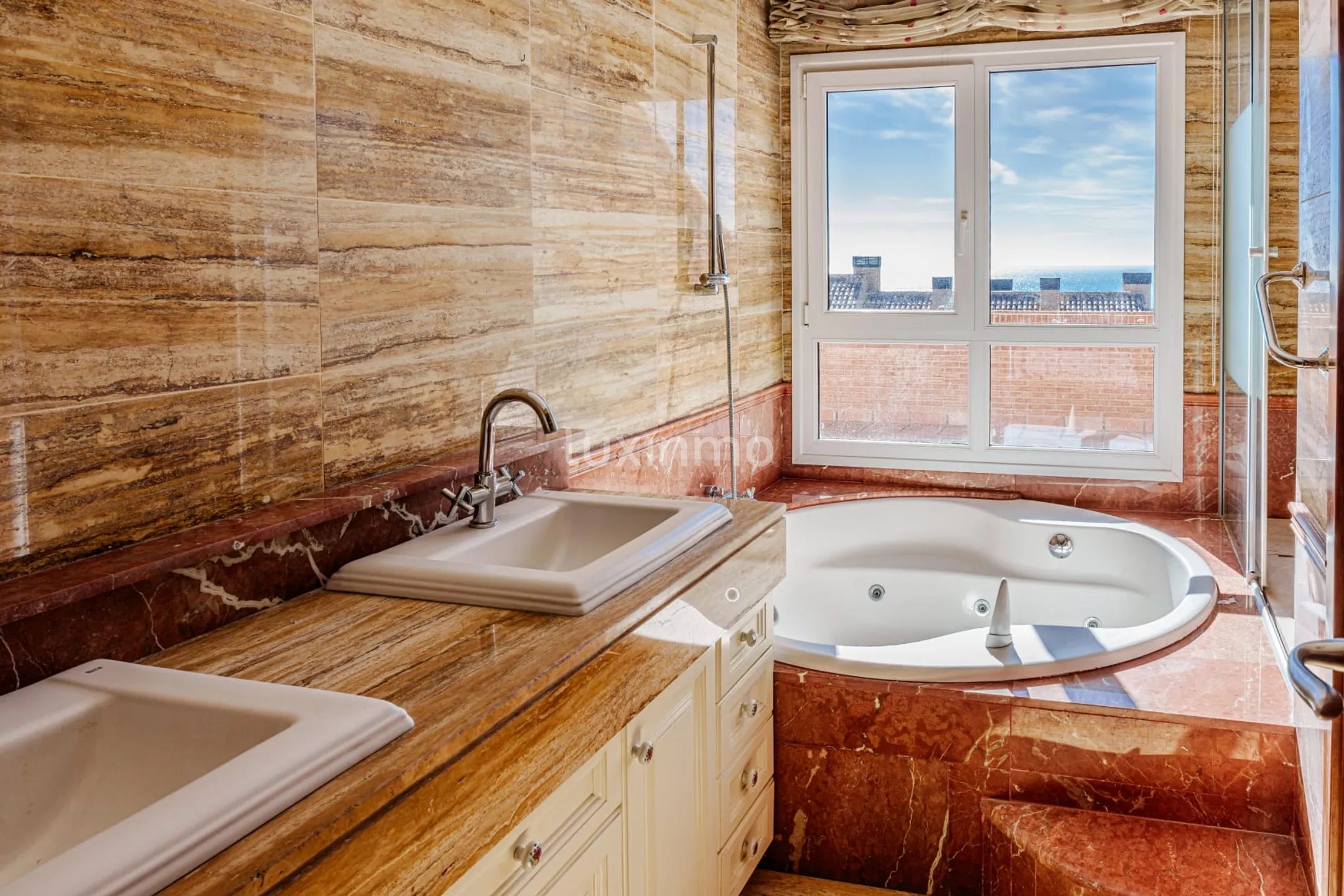 Stunning 8-Bedroom Mediterranean Townhouse in Cabo de las Huertas, Alicante — photo 14