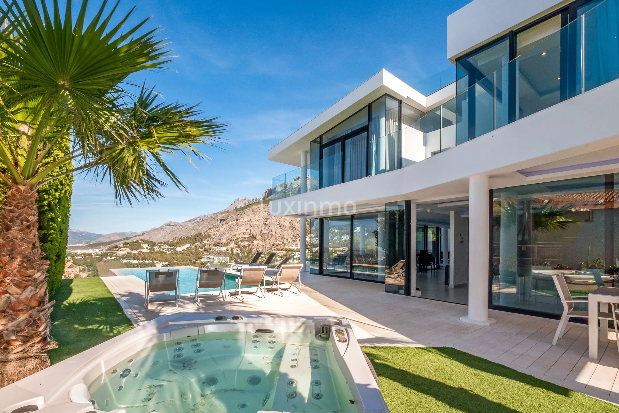 Spectacular villa with sea views for sale in Altea Hills