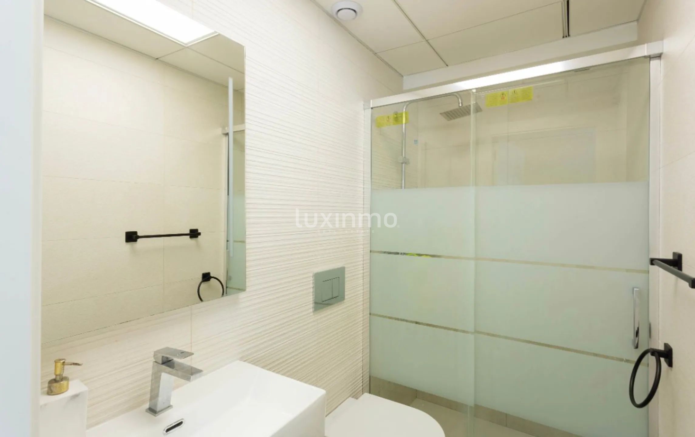 Chalet pareado moderno con impresionantes vistas en Sierra Cortina — photo 16