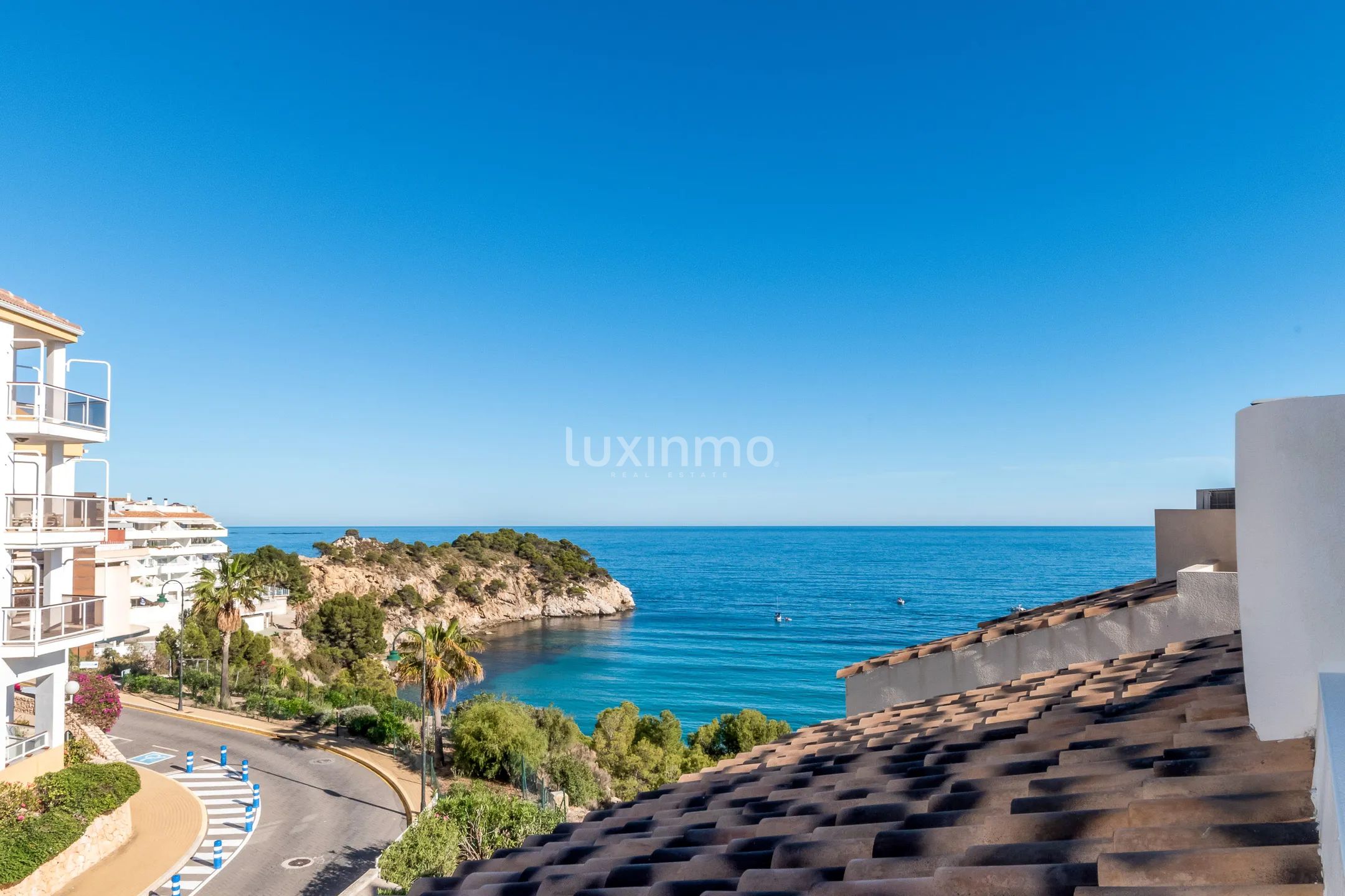 Precious penthouse with sea views for sale in Altea — photo 29