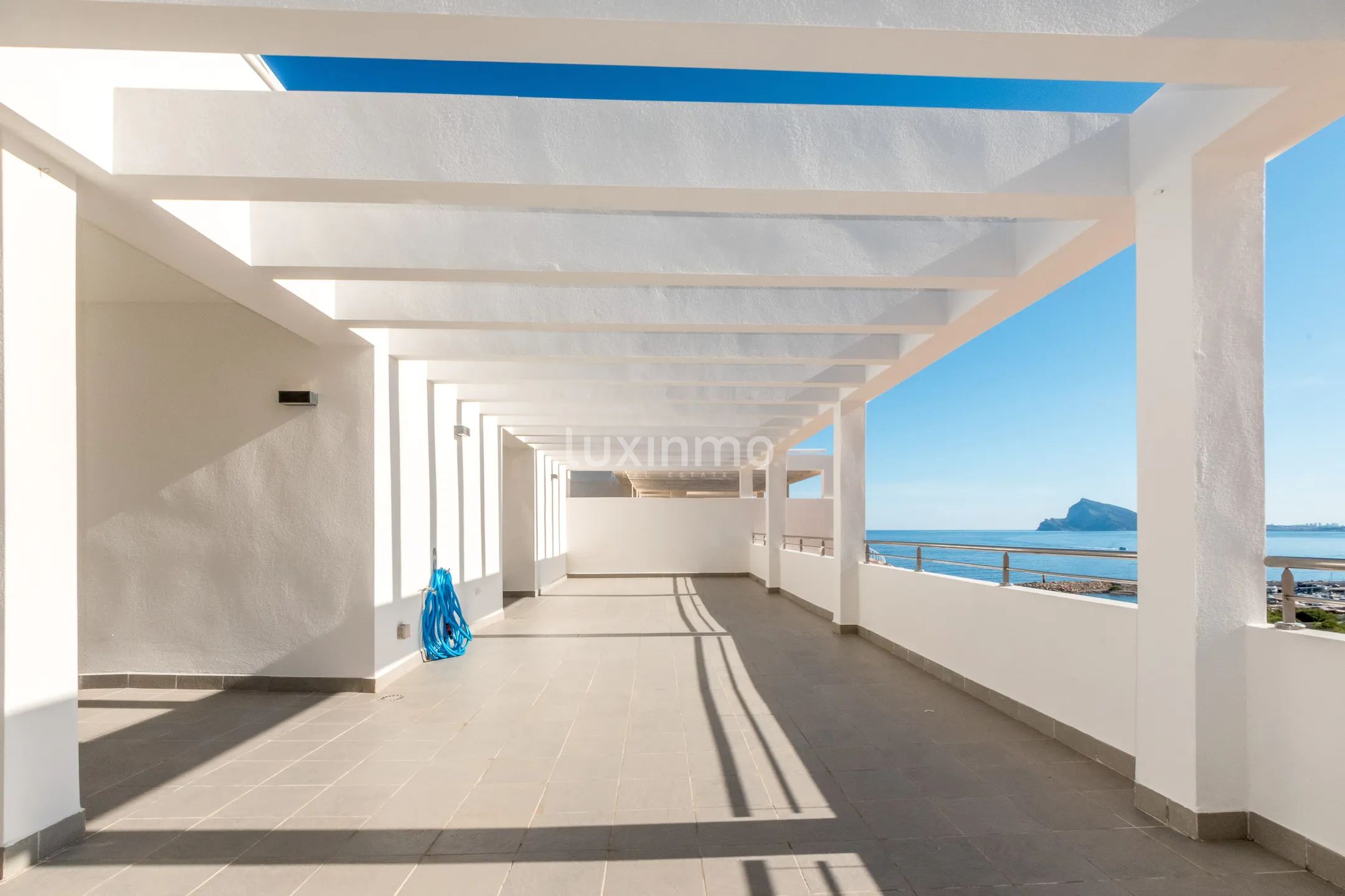 Precious penthouse with sea views for sale in Altea — photo 27