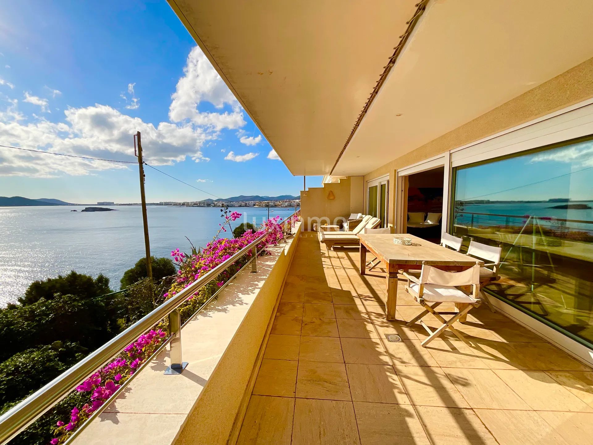 Charming Frontline Apartment with private Access to The Sea near Dalt Vila, Ibiza