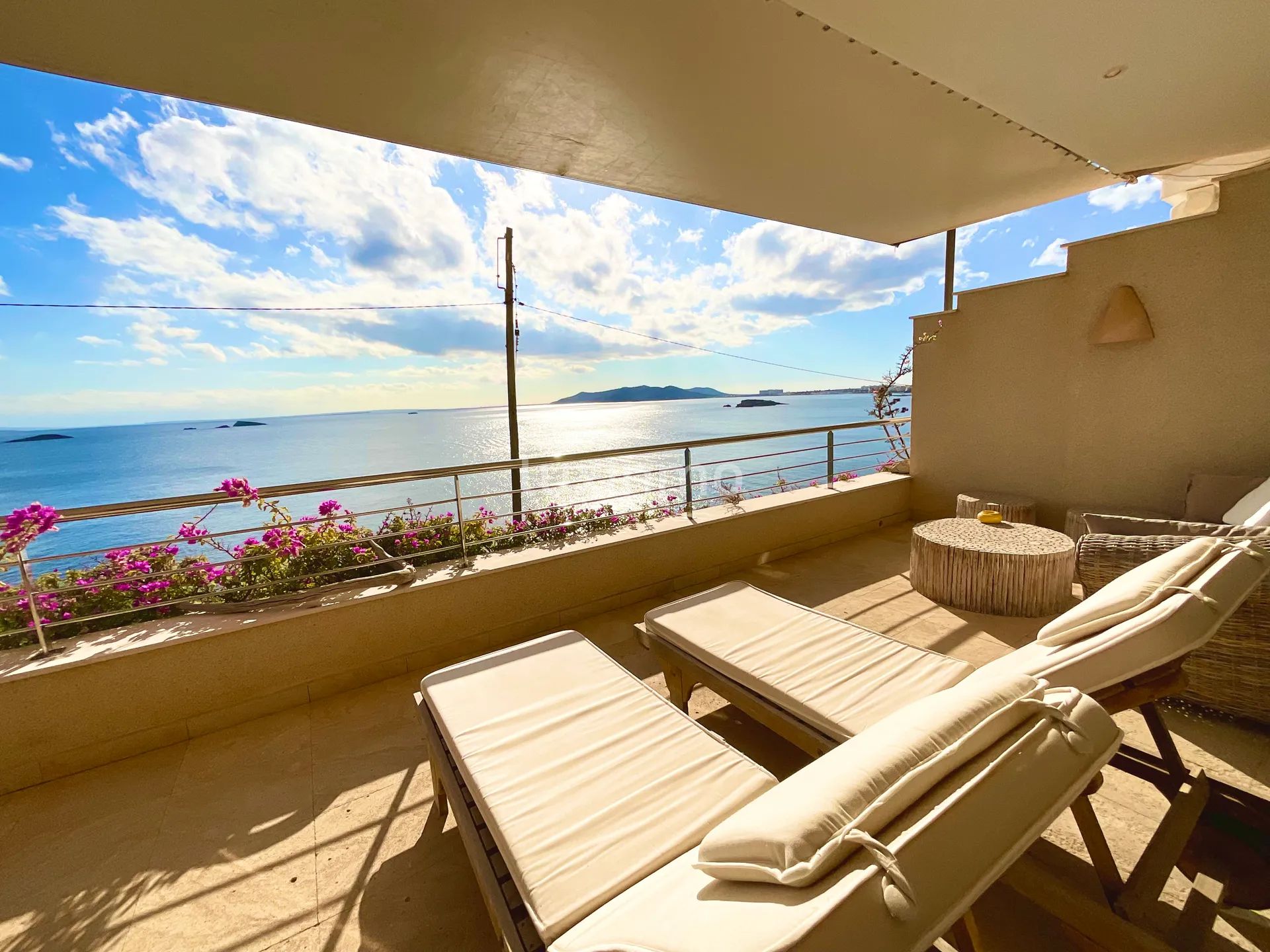 Charming Frontline Apartment with private Access to The Sea near Dalt Vila, Ibiza — photo 3