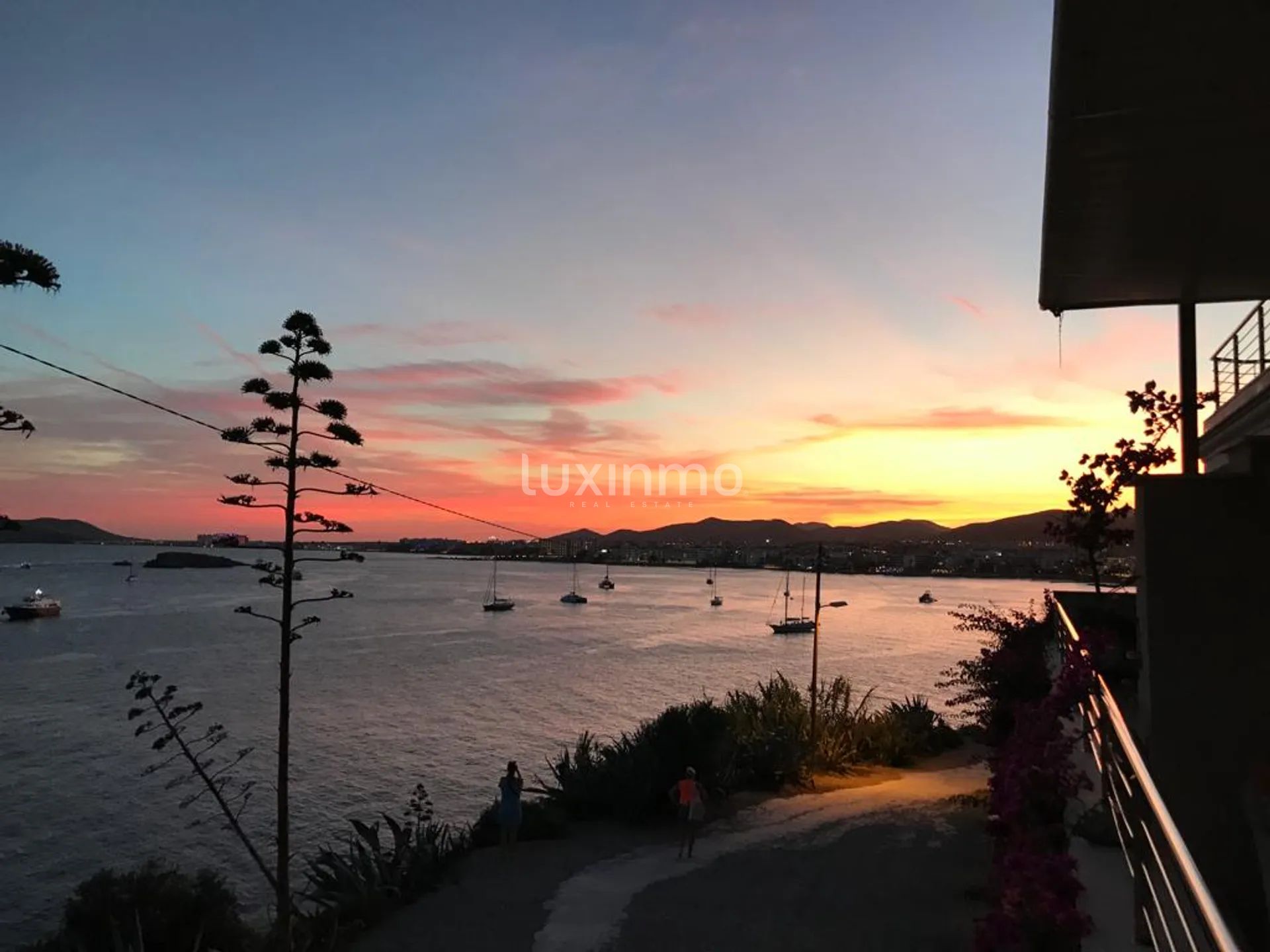 Encantador apartamento en primera línea con acceso privado al mar cerca de Dalt Vila, Ibiza — photo 36