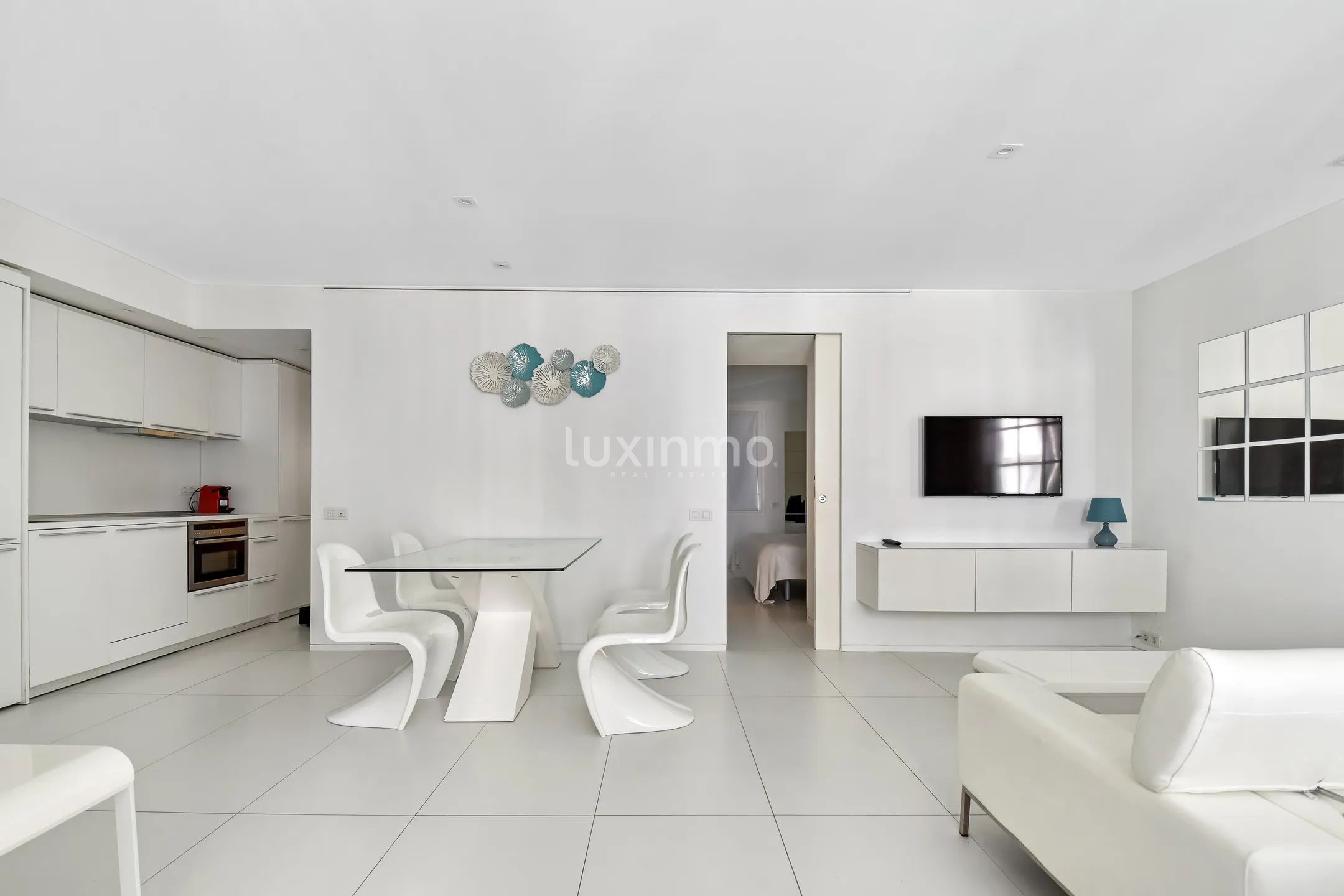 Impresionante apartamento de 2 dormitorios con terraza en Marina Botafoc-Talamanca, Ibiza — photo 5