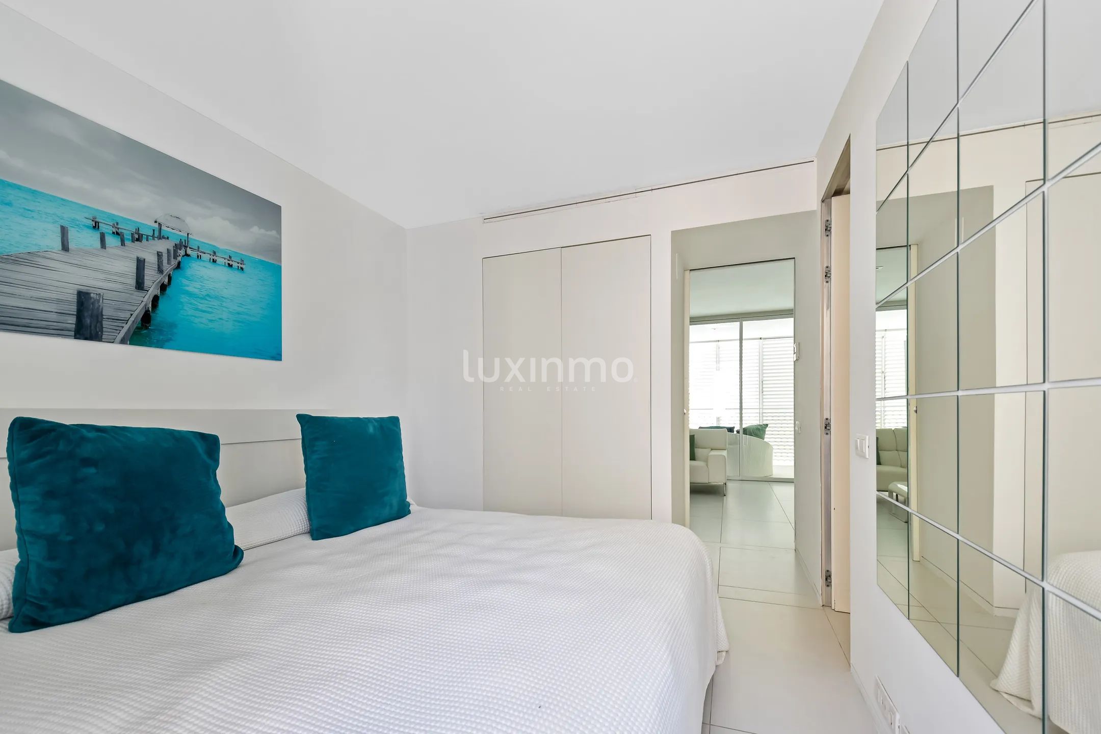 Impresionante apartamento de 2 dormitorios con terraza en Marina Botafoc-Talamanca, Ibiza — photo 11