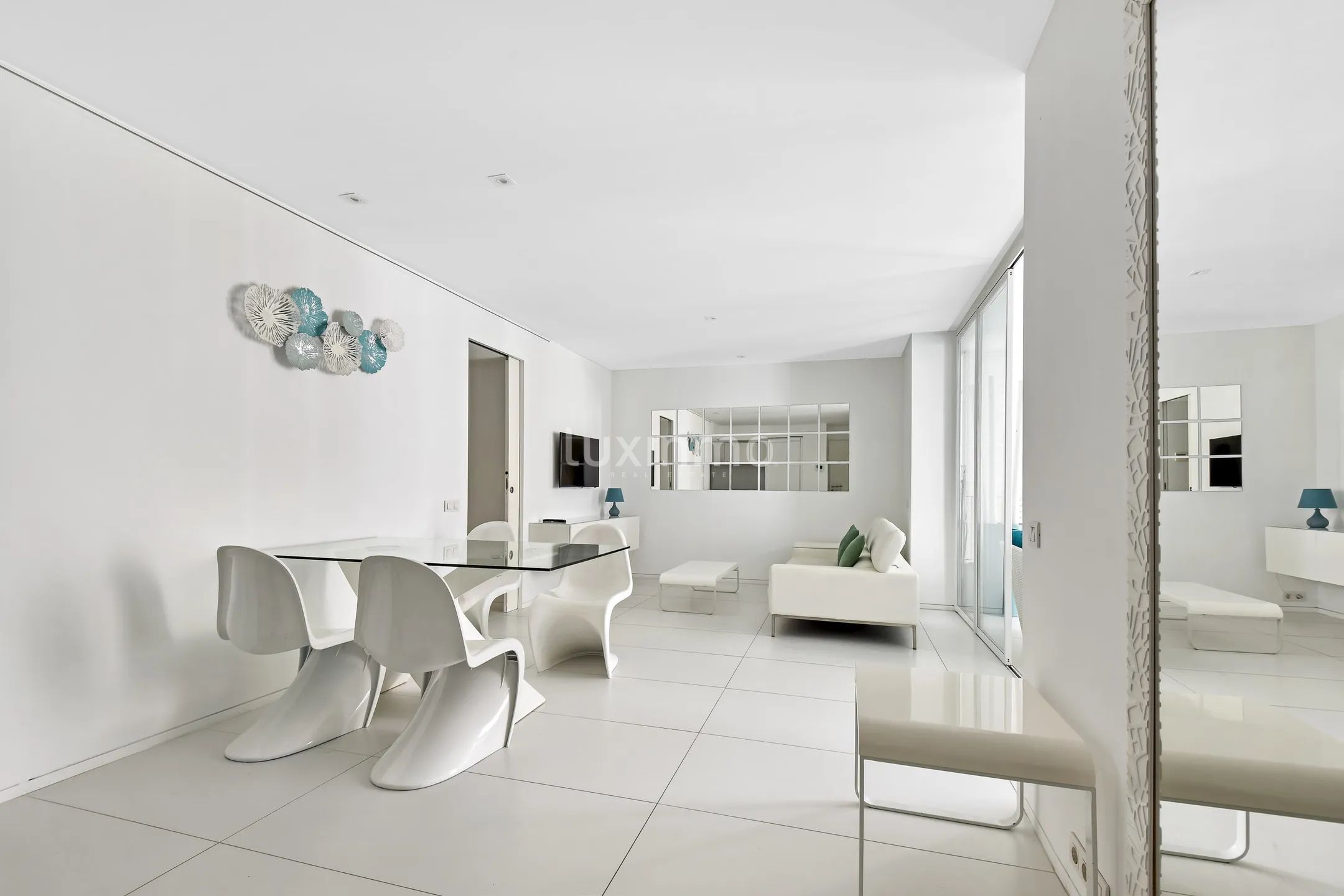 Impresionante apartamento de 2 dormitorios con terraza en Marina Botafoc-Talamanca, Ibiza — photo 4