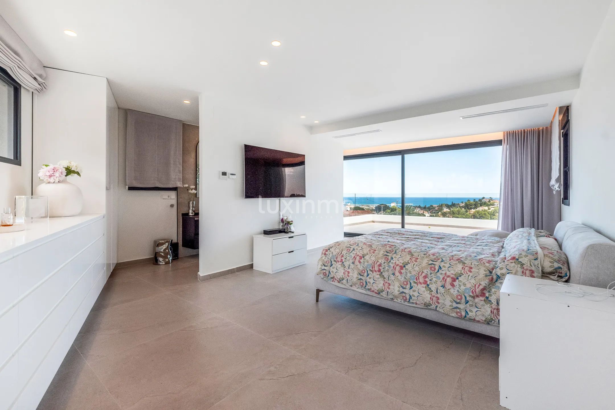 Luxury house with stunning views in El Montgó, Dénia — photo 7