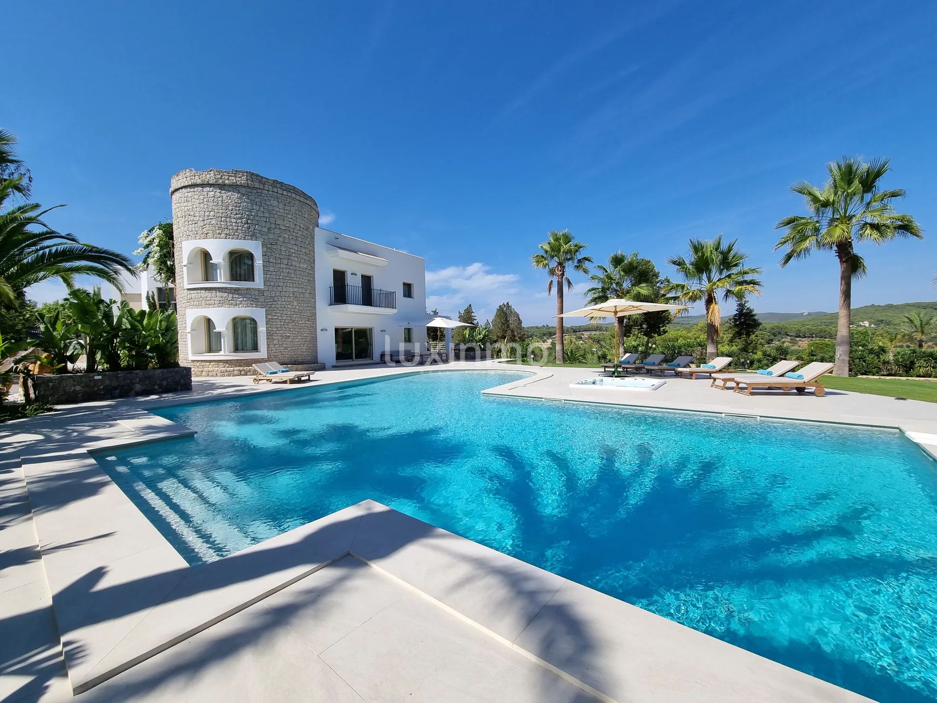 Woning in herenhuisstijl binnen handbereik van Ibiza-stad en Santa Gertrudis met een toeristenvergunning