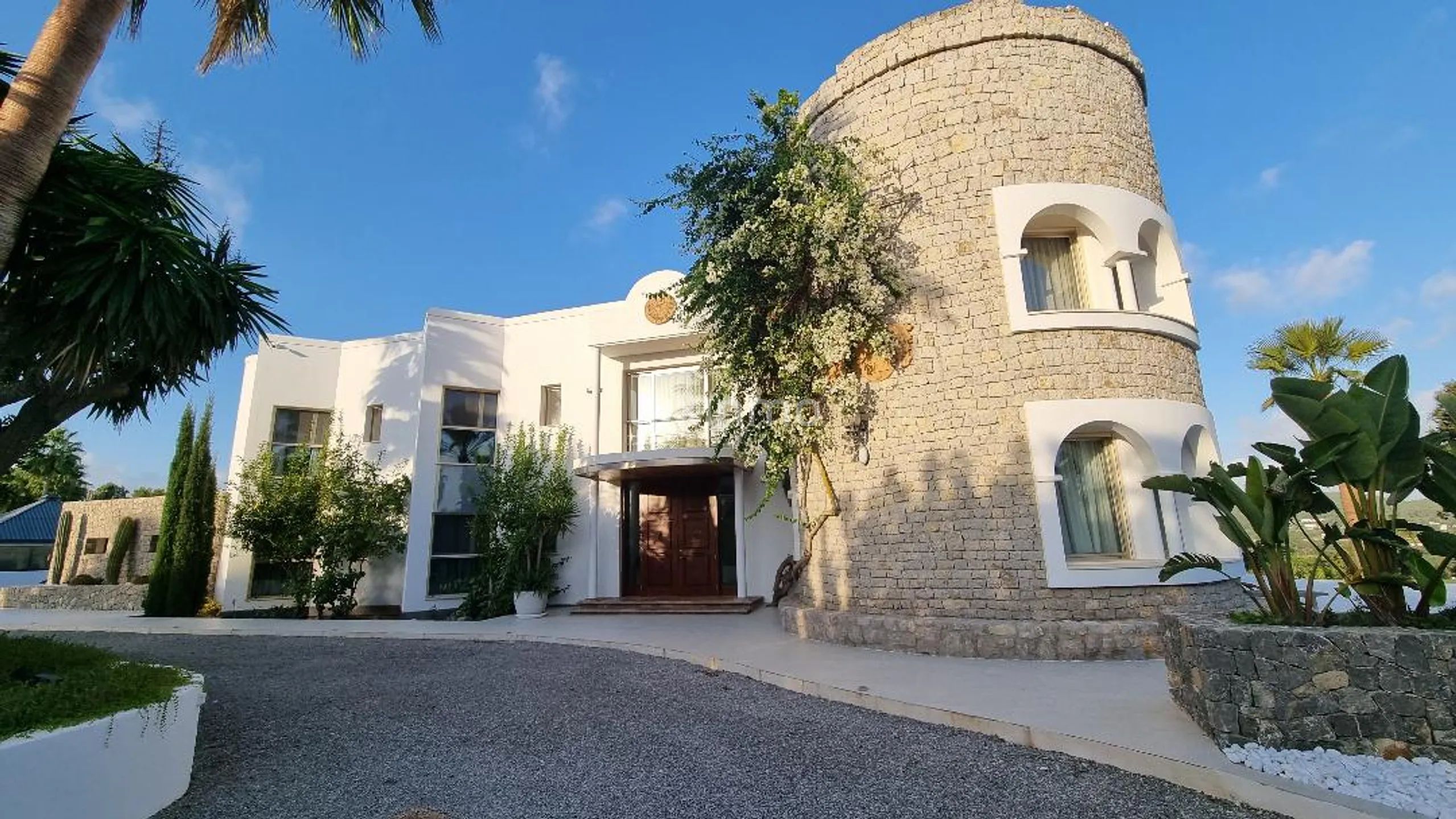 Mansion Style property within easy reach of Ibiza Town and Santa Gertrudis with a Tourist lisence — photo 3