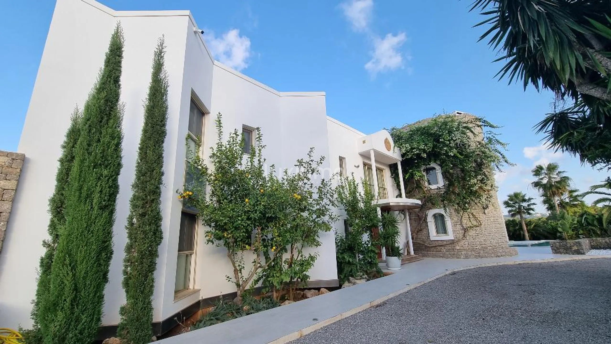 Mansion Style property within easy reach of Ibiza Town and Santa Gertrudis with a Tourist lisence — photo 2