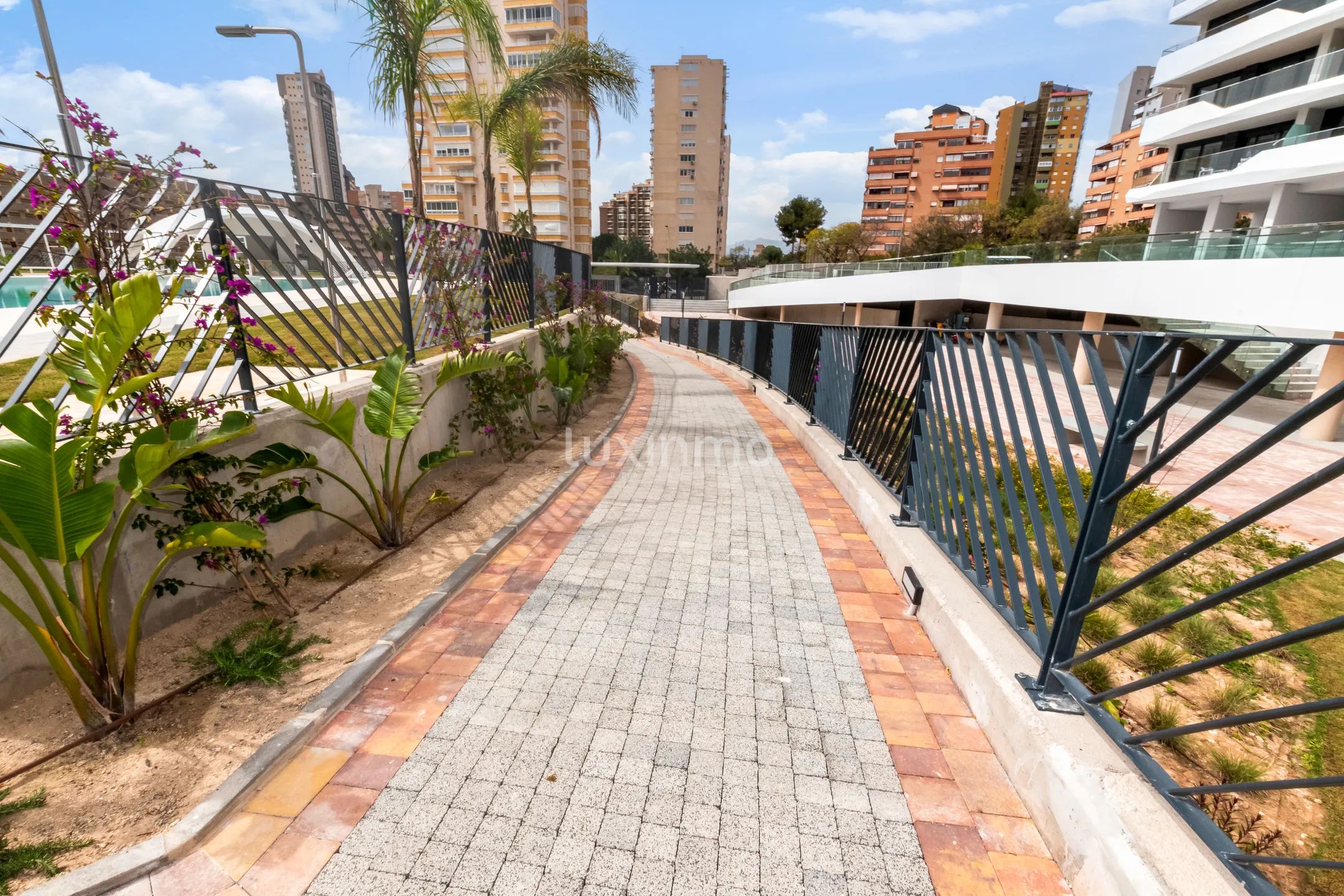 Nice apartment with sea views for sale in Benidorm — photo 32