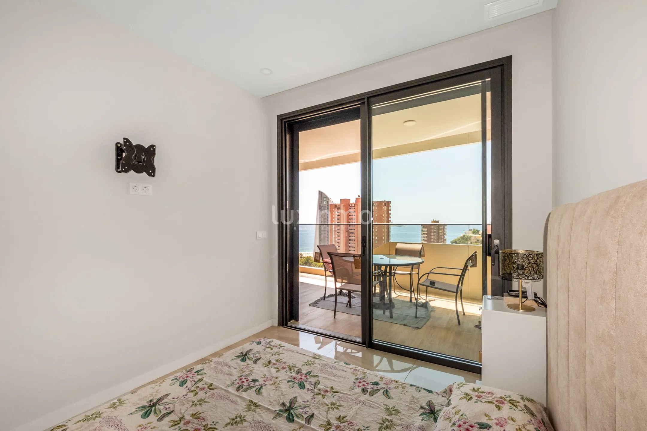 Nice apartment with sea views for sale in Benidorm — photo 15