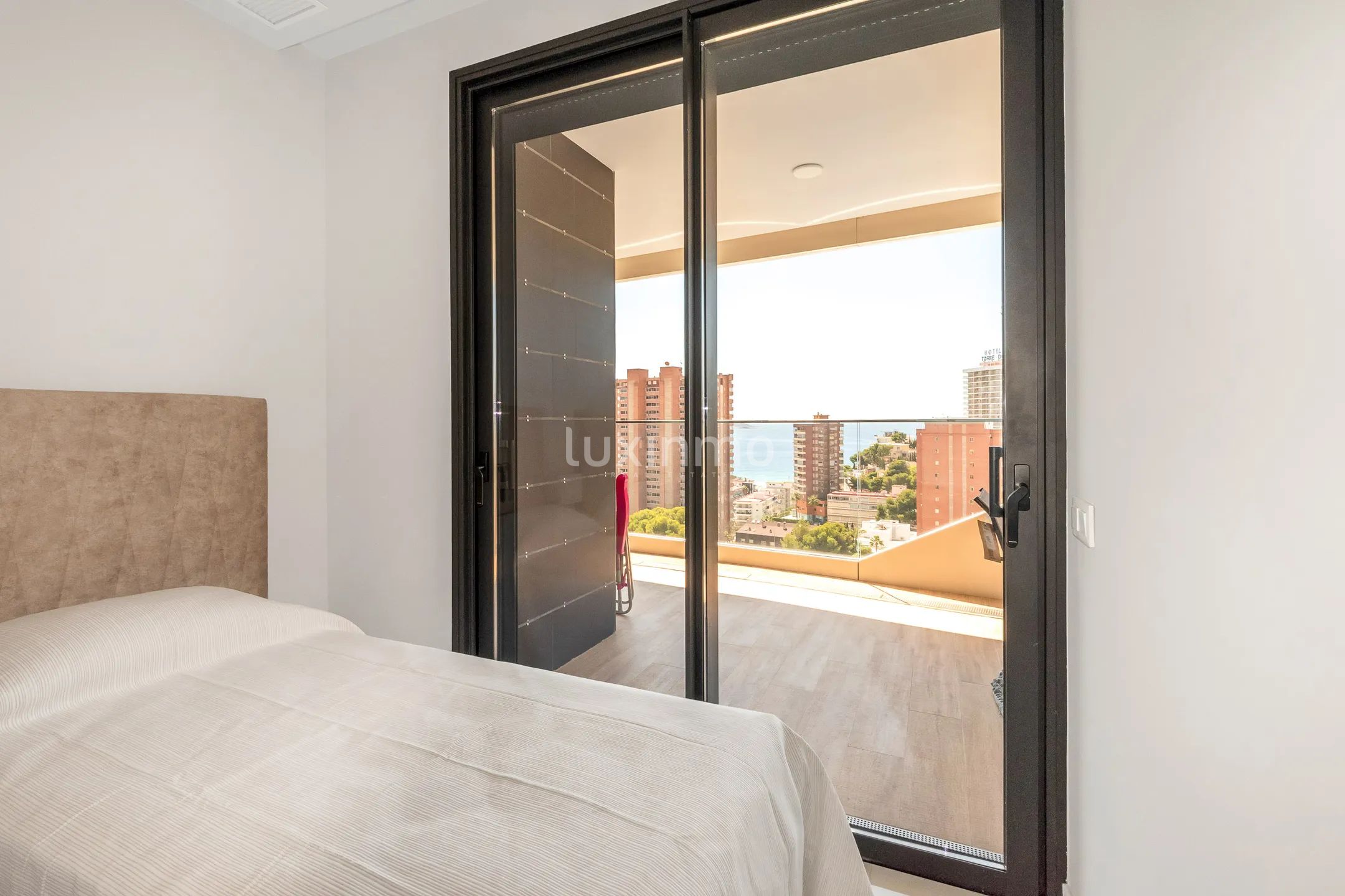 Nice apartment with sea views for sale in Benidorm — photo 10