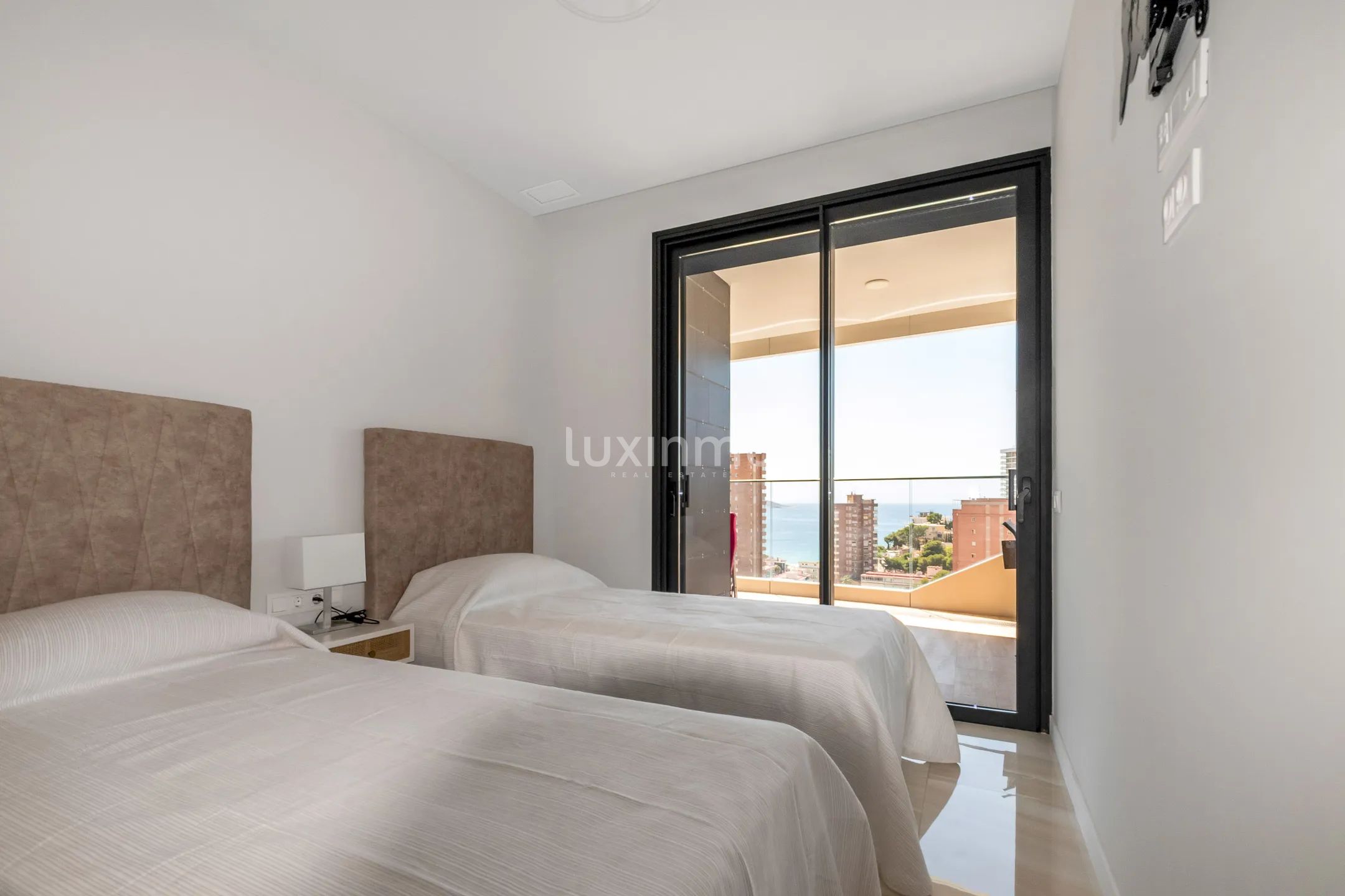 Nice apartment with sea views for sale in Benidorm — photo 11