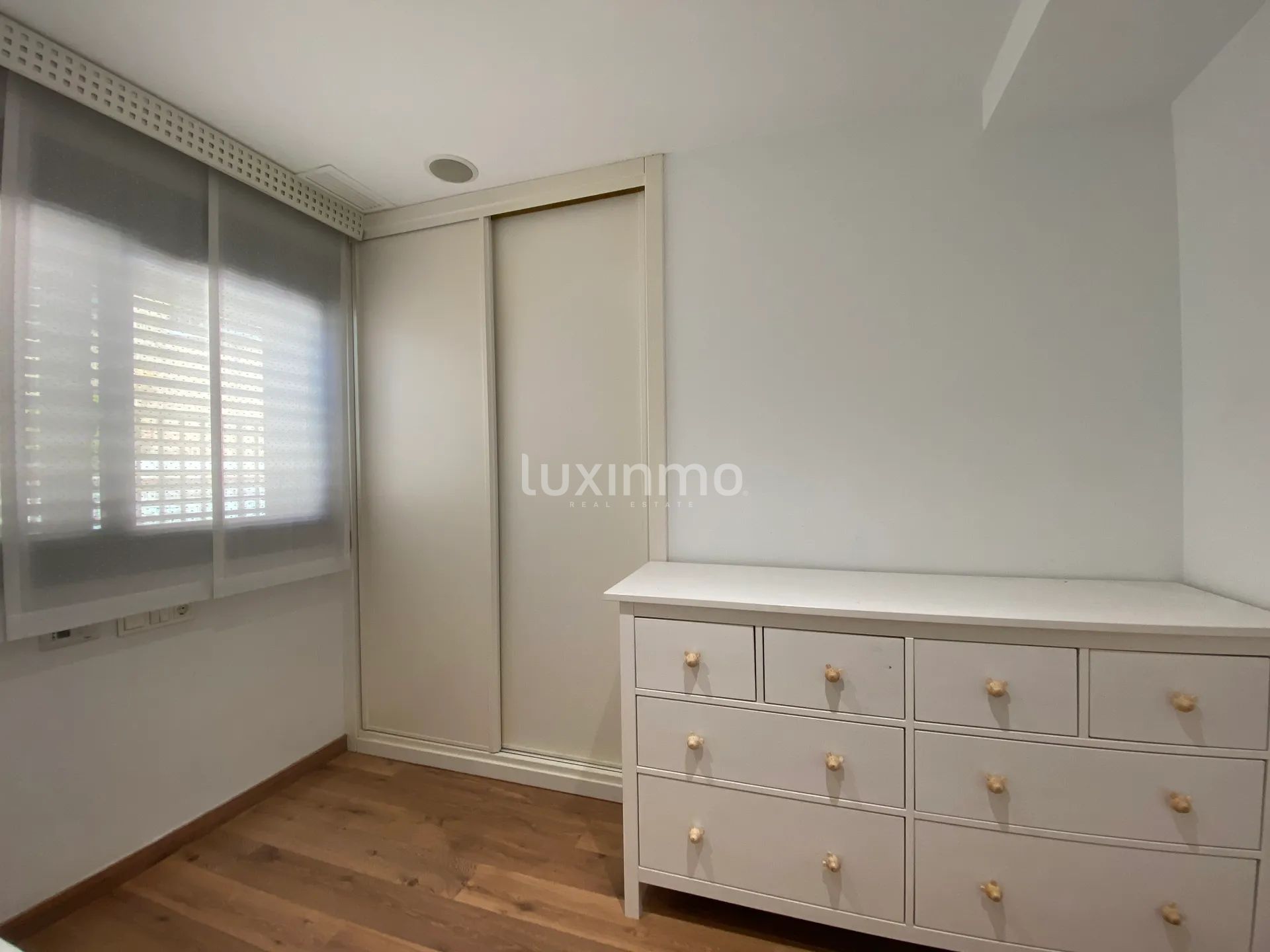 Moderna casa adosada con piscina privada en Arenales del Sol — photo 15