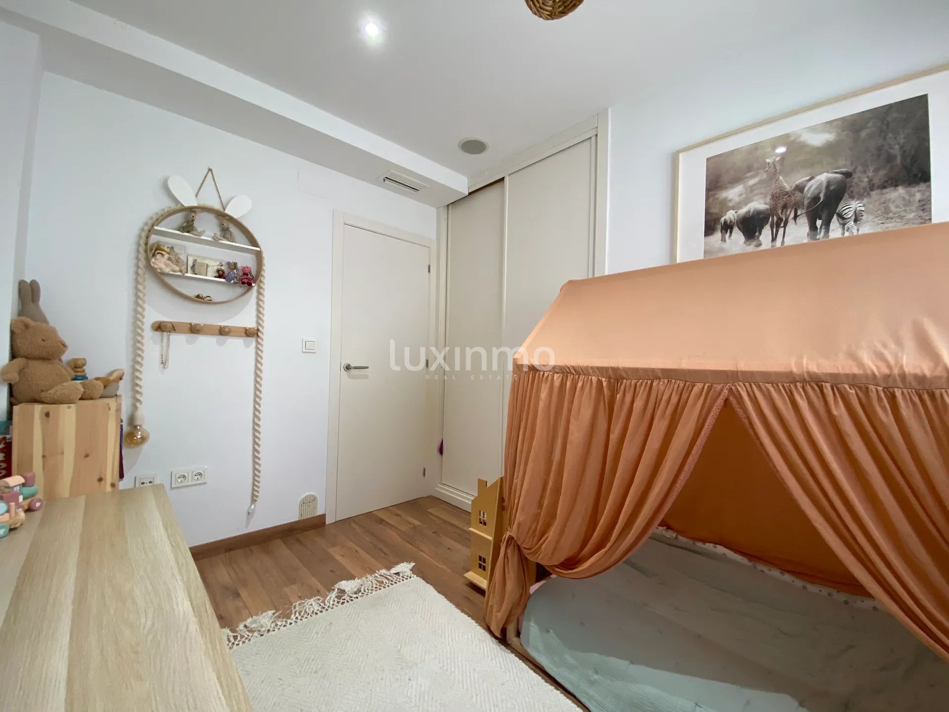 Moderna casa adosada con piscina privada en Arenales del Sol — photo 26