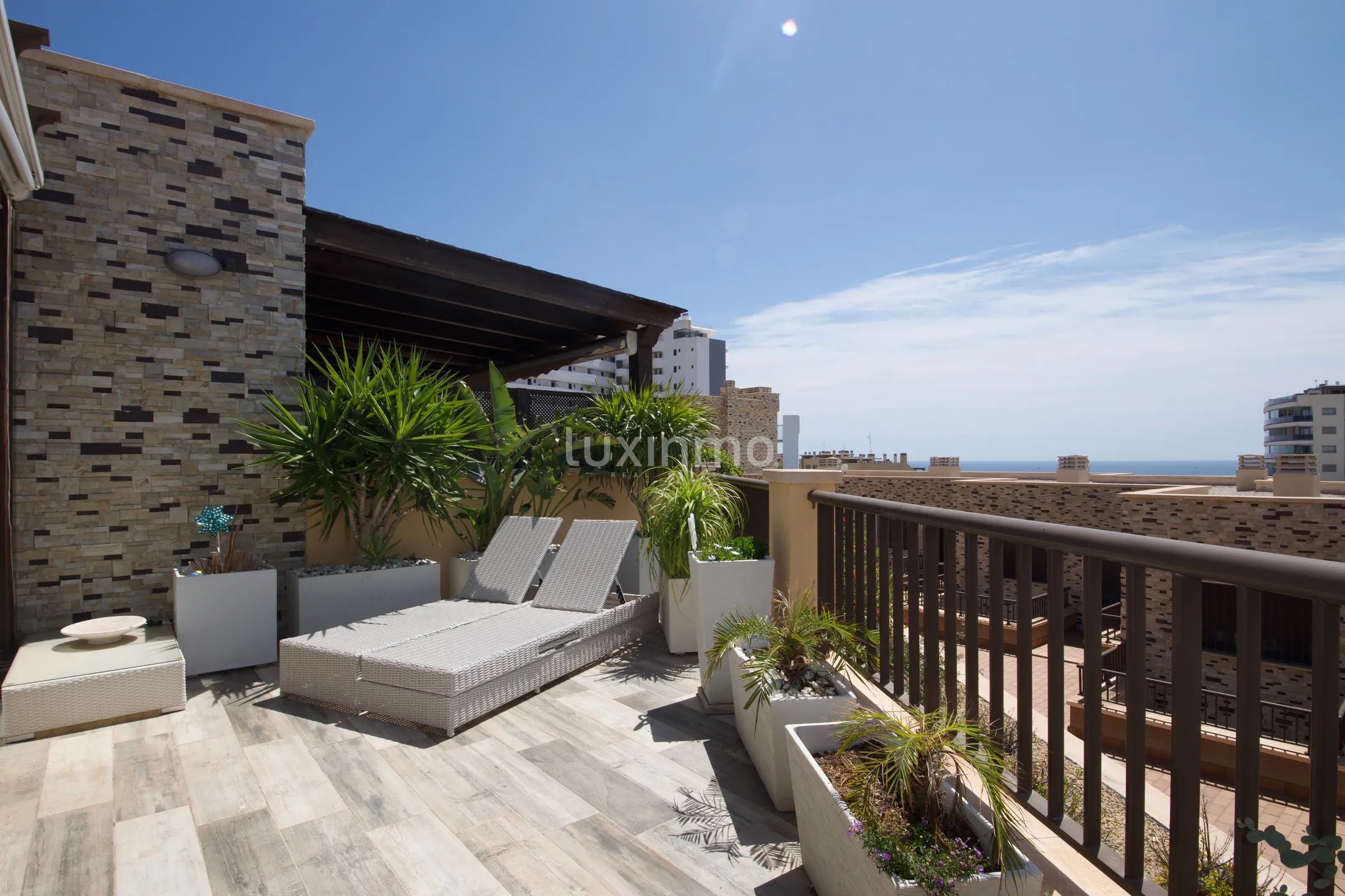 Moderna casa adosada con piscina privada en Arenales del Sol — photo 29