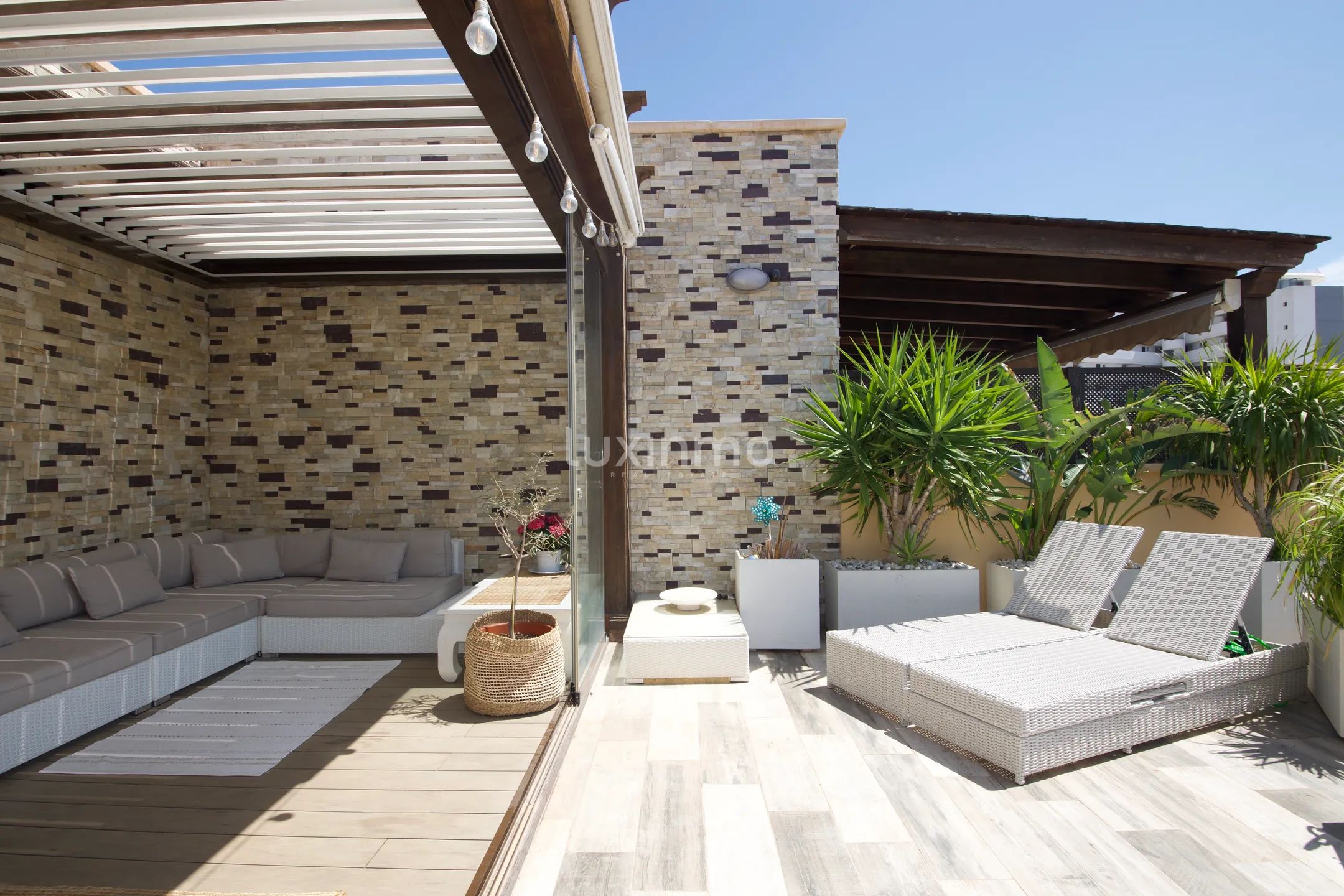 Moderna casa adosada con piscina privada en Arenales del Sol — photo 30