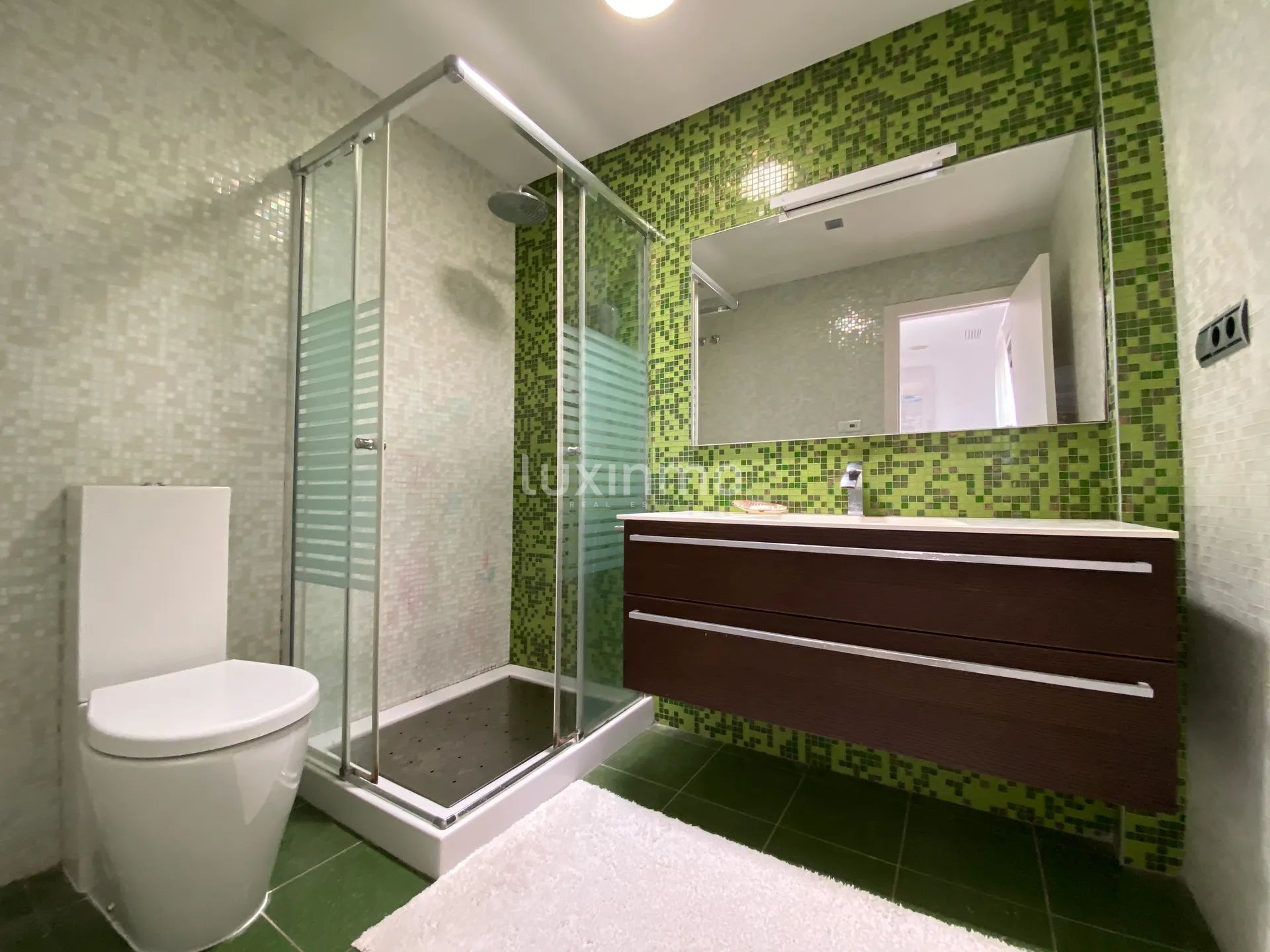 Moderna casa adosada con piscina privada en Arenales del Sol — photo 22