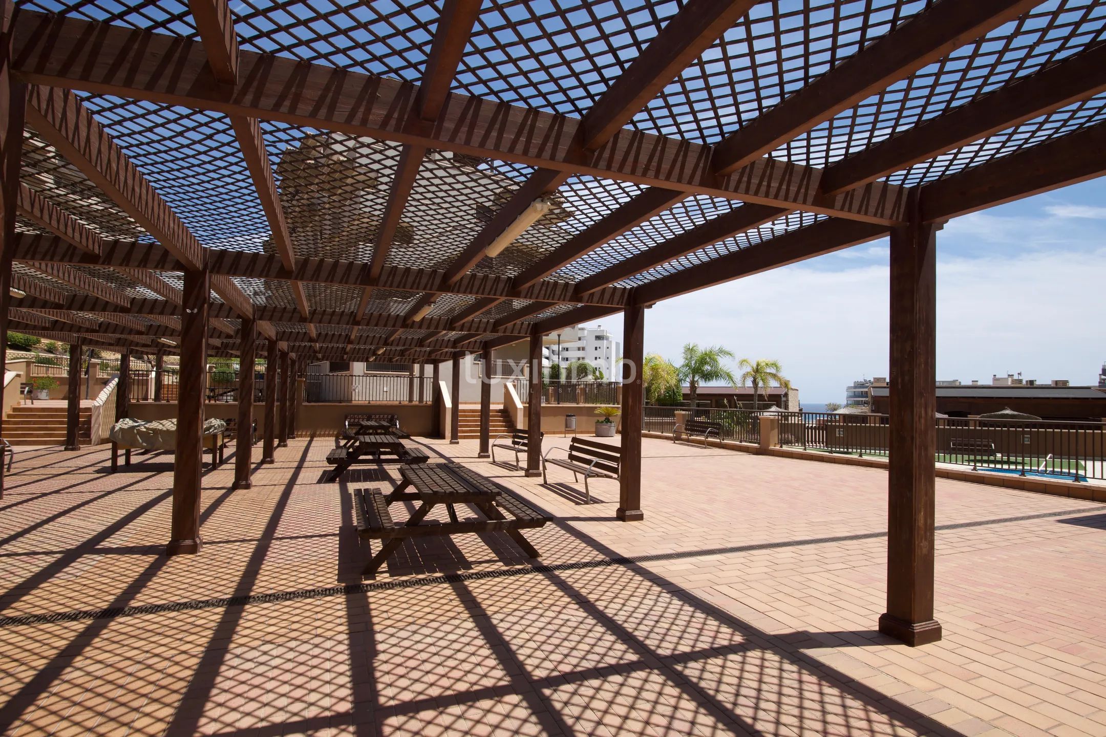 Moderna casa adosada con piscina privada en Arenales del Sol — photo 37