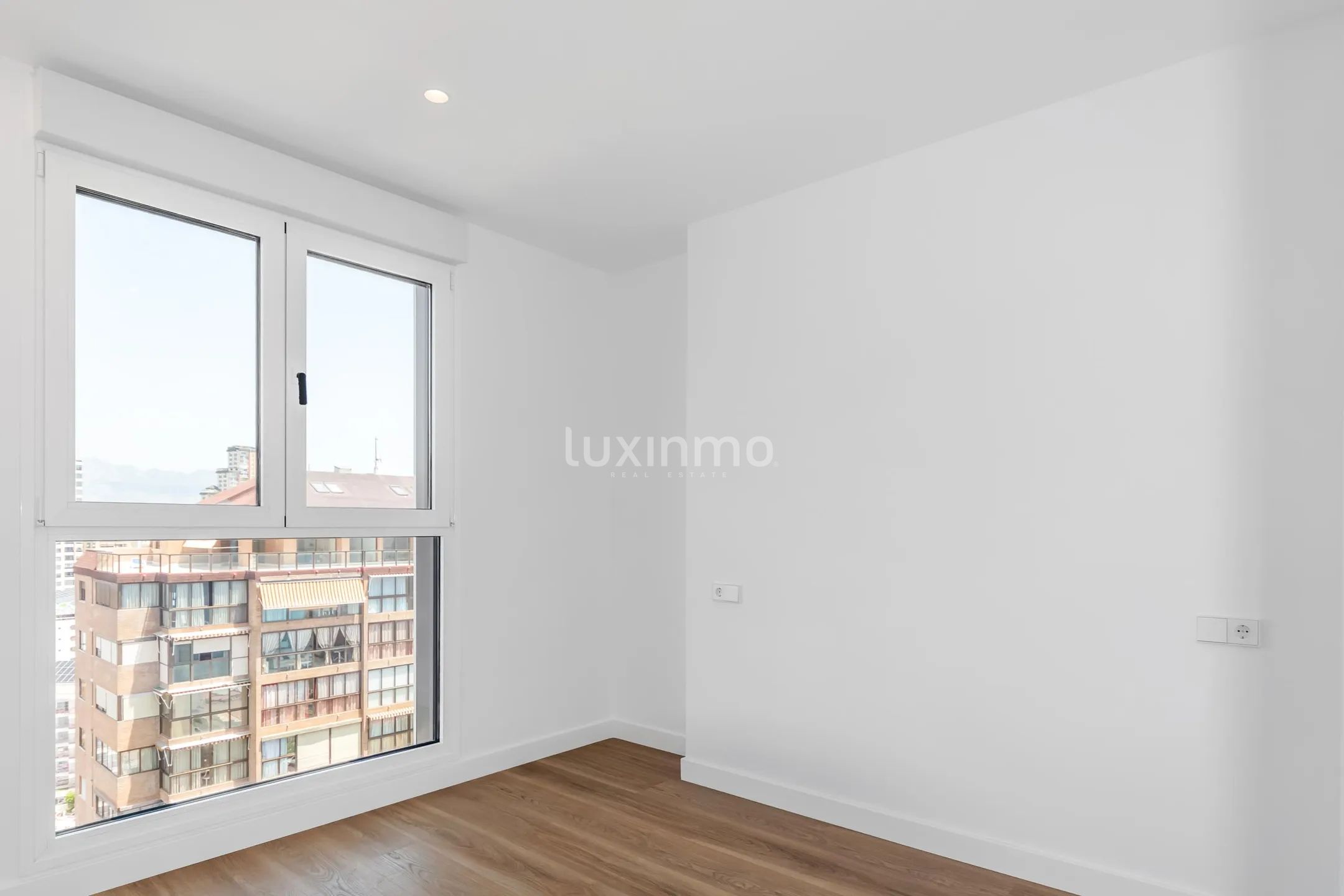 Modern Apartment in Levante Beach — photo 17