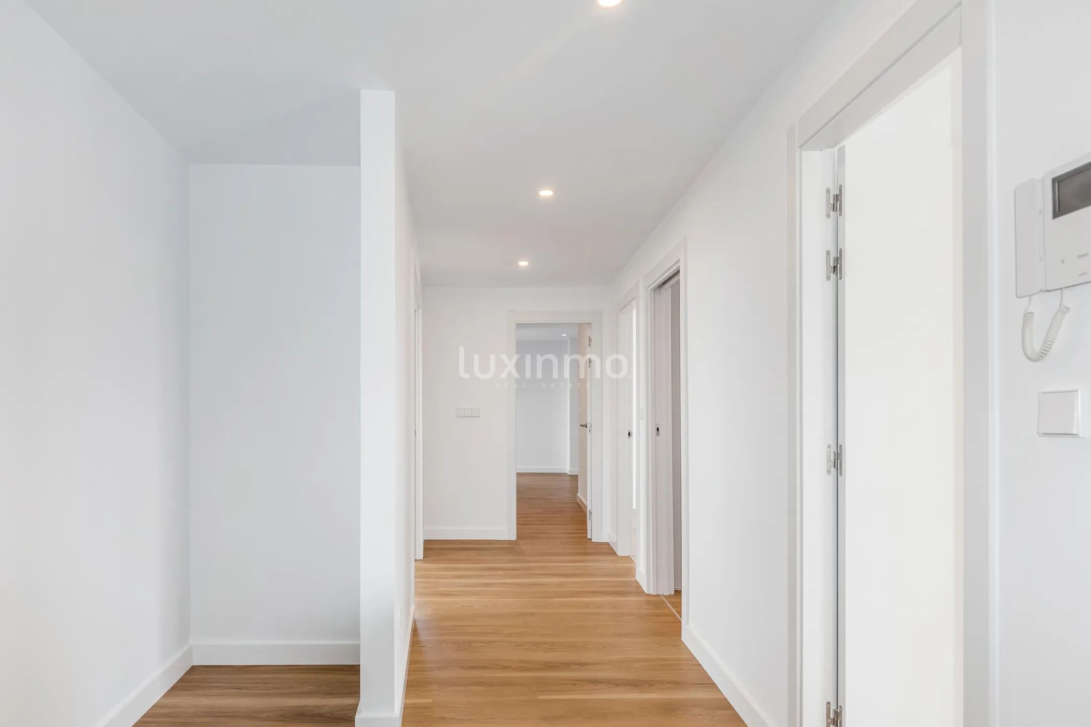 Modern Apartment in Levante Beach — photo 15