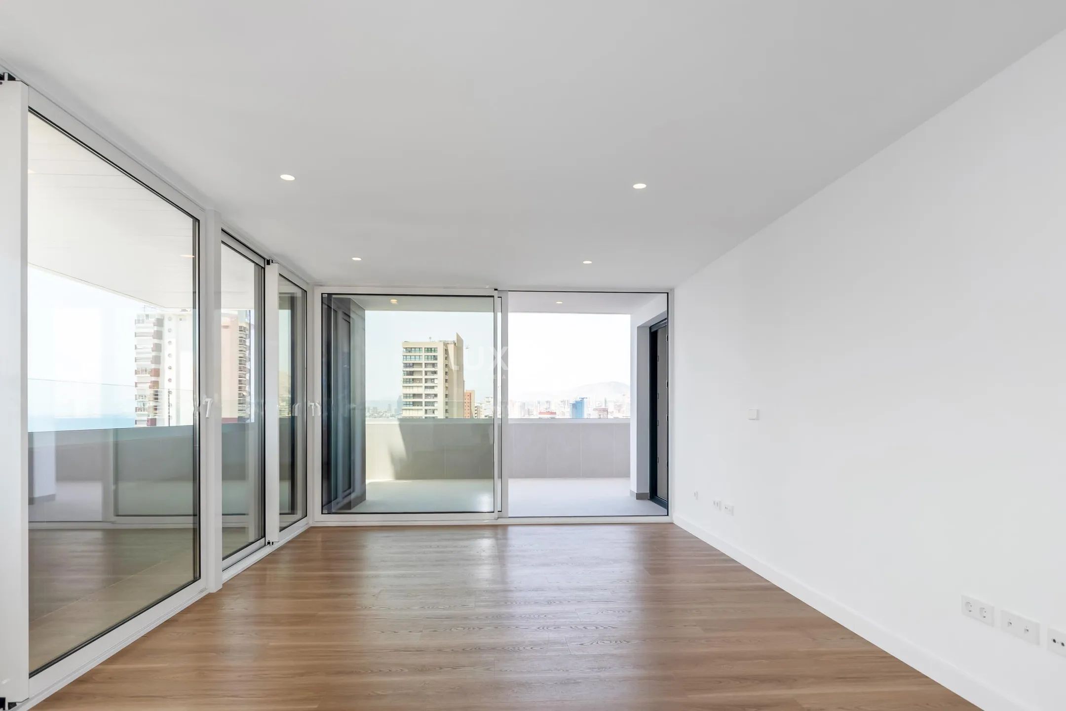 Modern Apartment in Levante Beach — photo 6