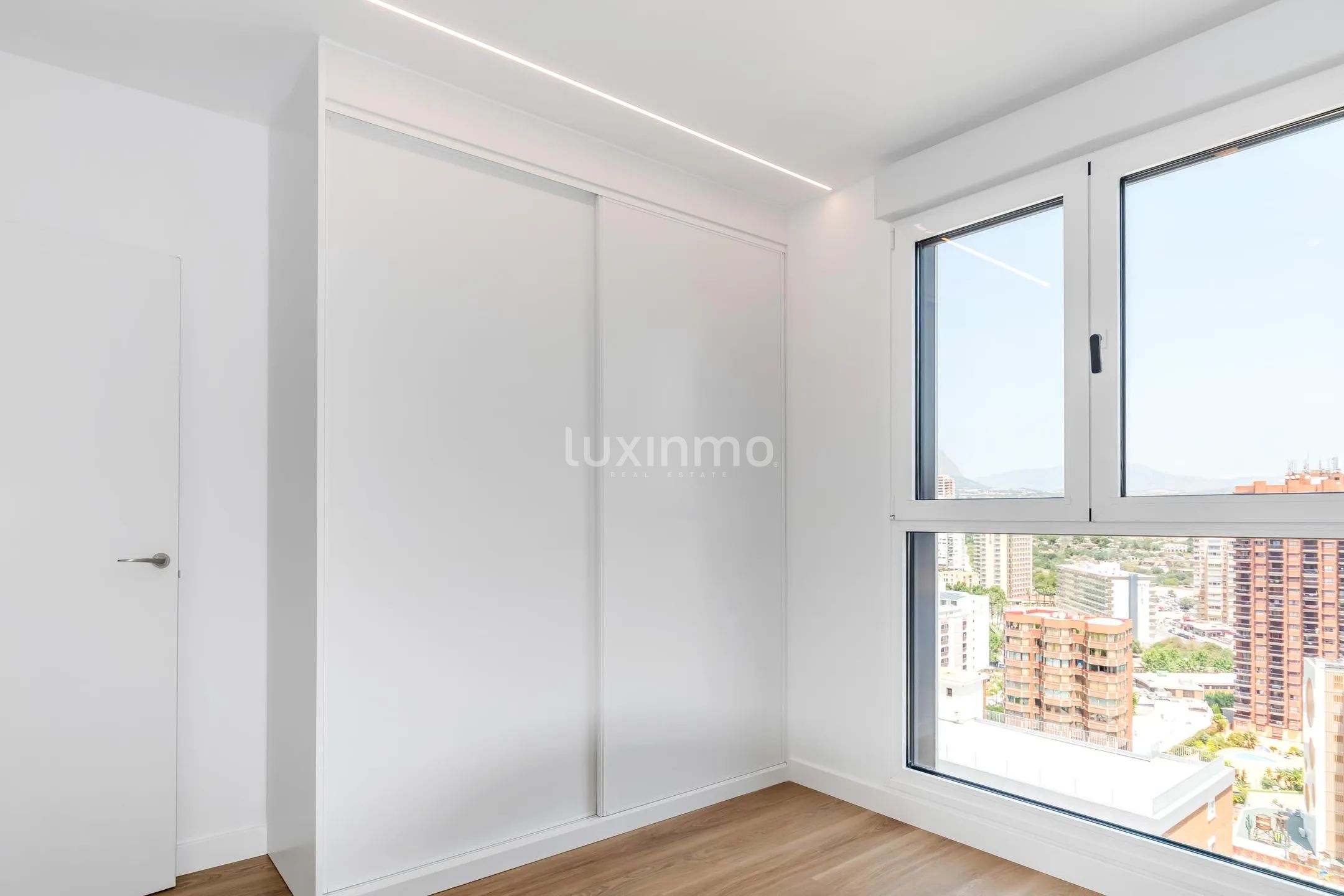Modern Apartment in Levante Beach — photo 20